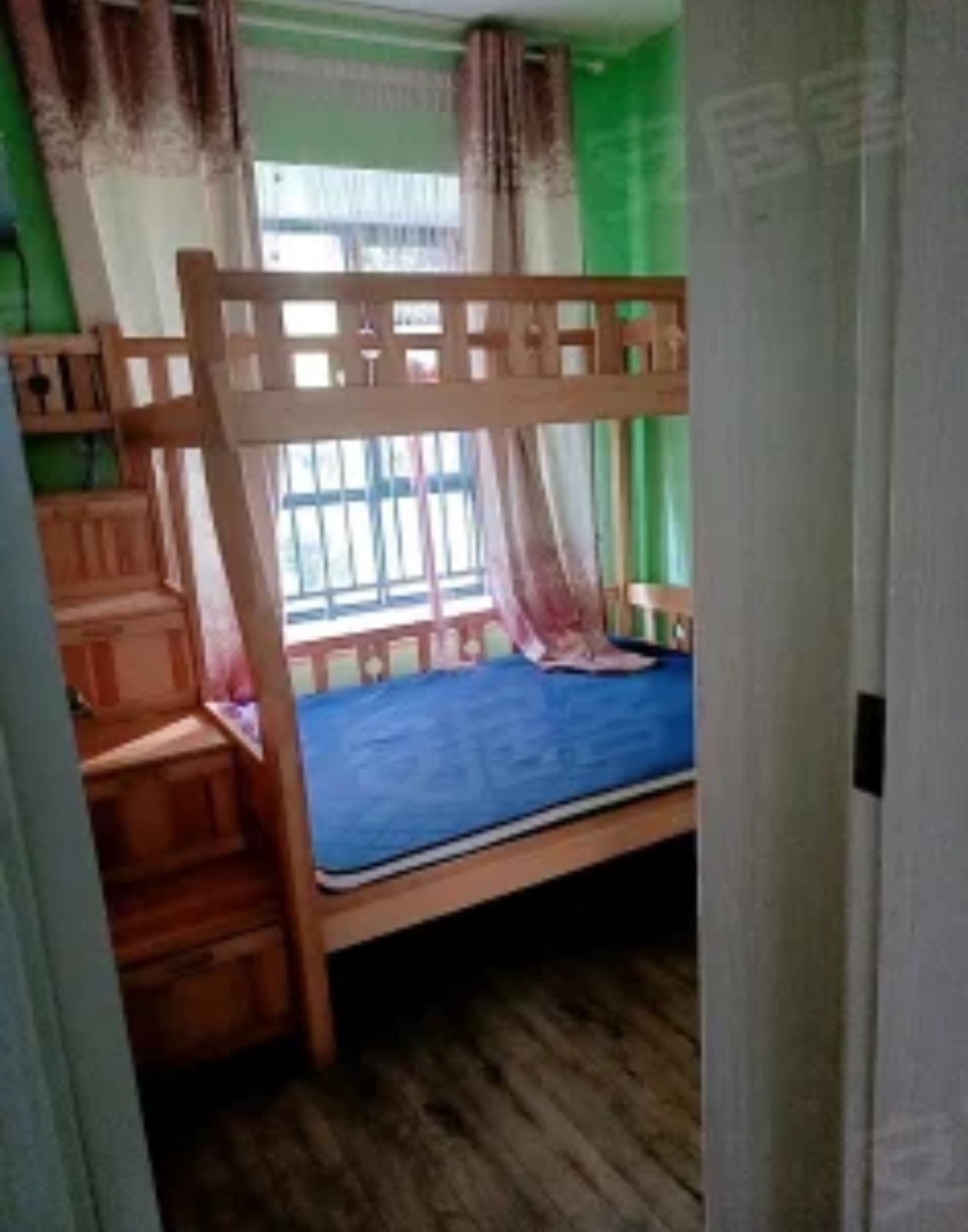 月亮湾三期  3室2厅1卫    1600.0元/月 月亮湾三期  3室2厅1卫    1600.0元/月室内图