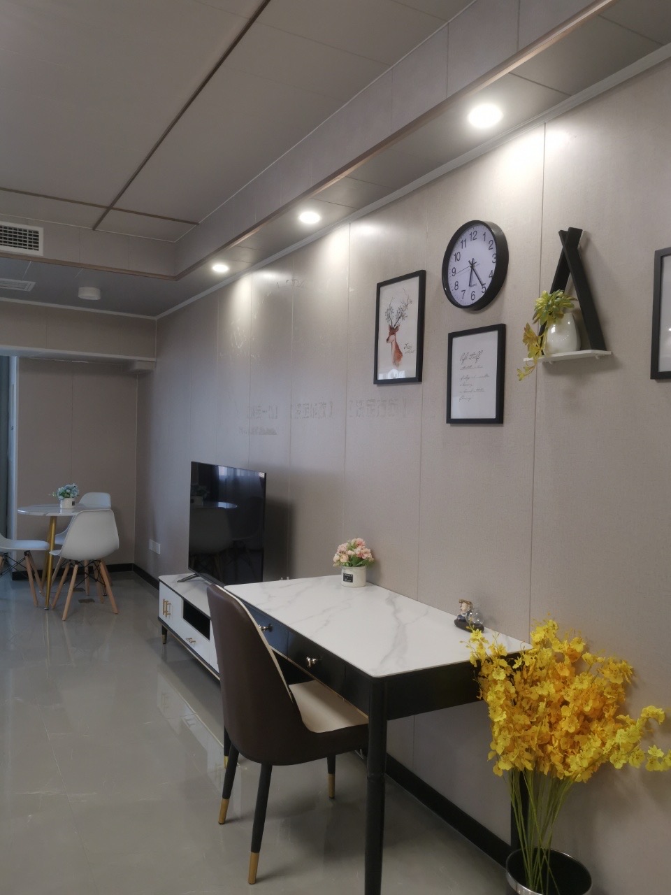 望海国际广场 1室1厅1卫 60.0万 望海国际广场 1室1厅1卫 60.0万客厅