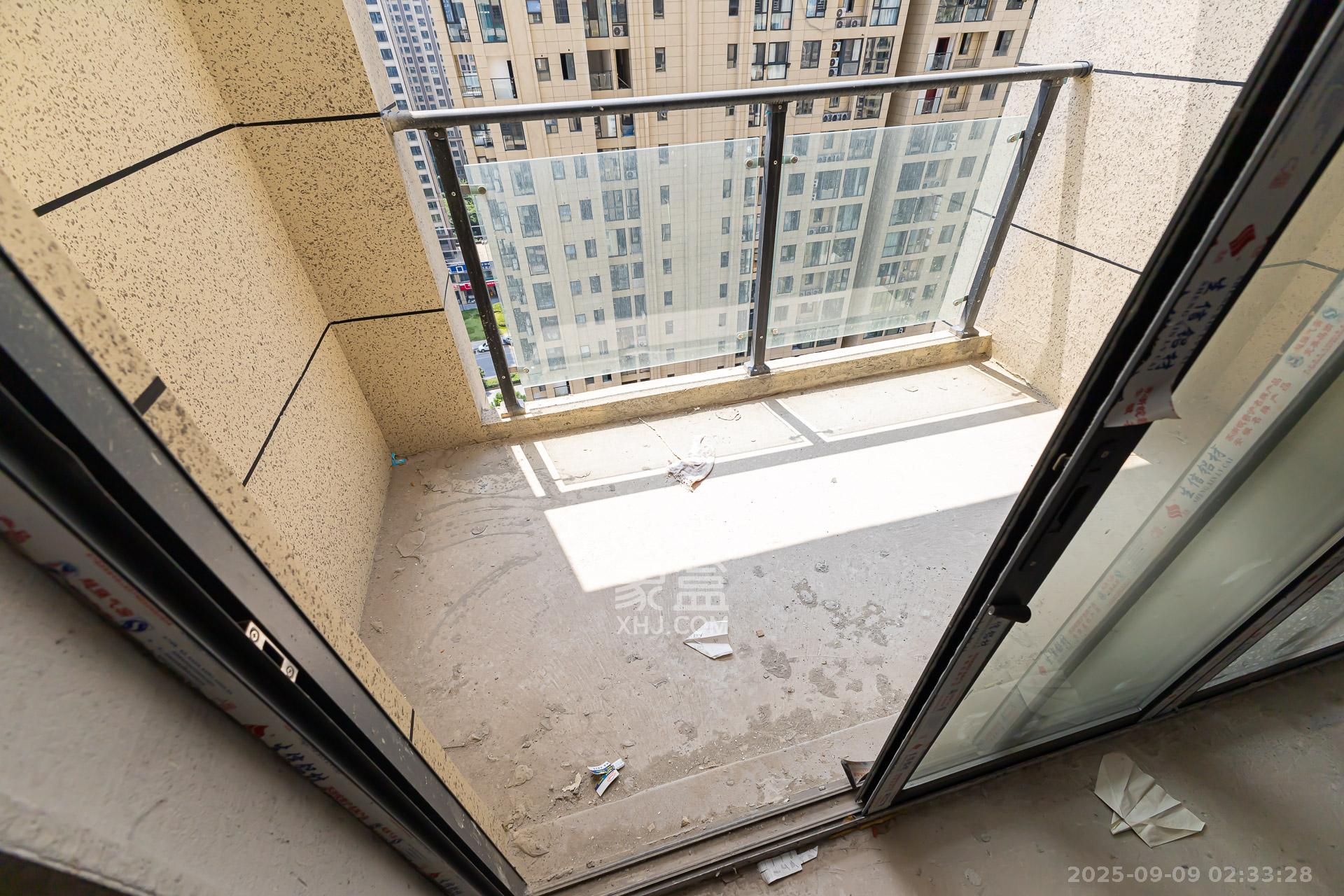 明发阅江悦府  3室2厅2卫    76.0万阳台