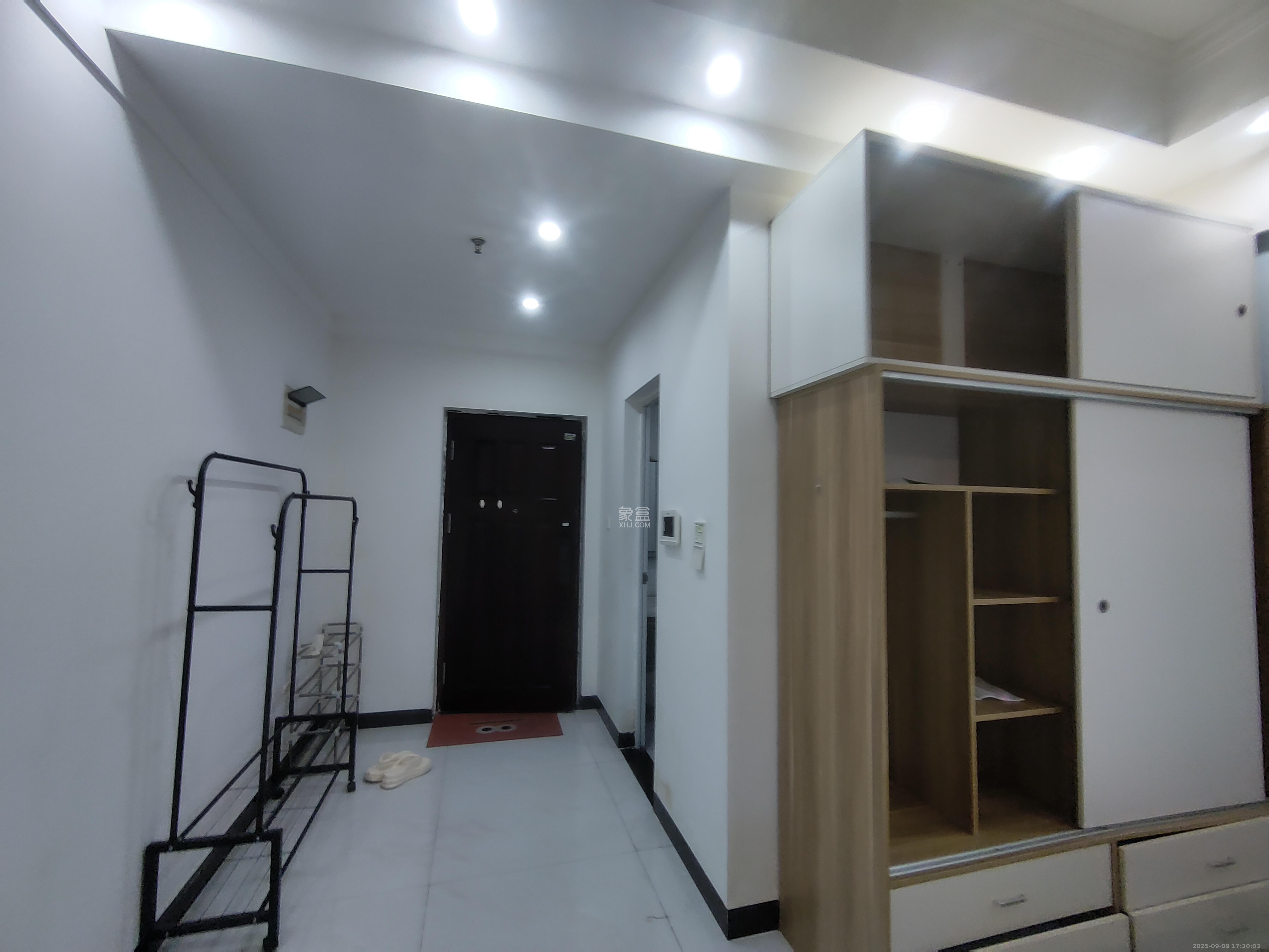 明发国际城  1室1厅1卫    1300.0元/月 明发国际城  1室1厅1卫    1300.0元/月室内图