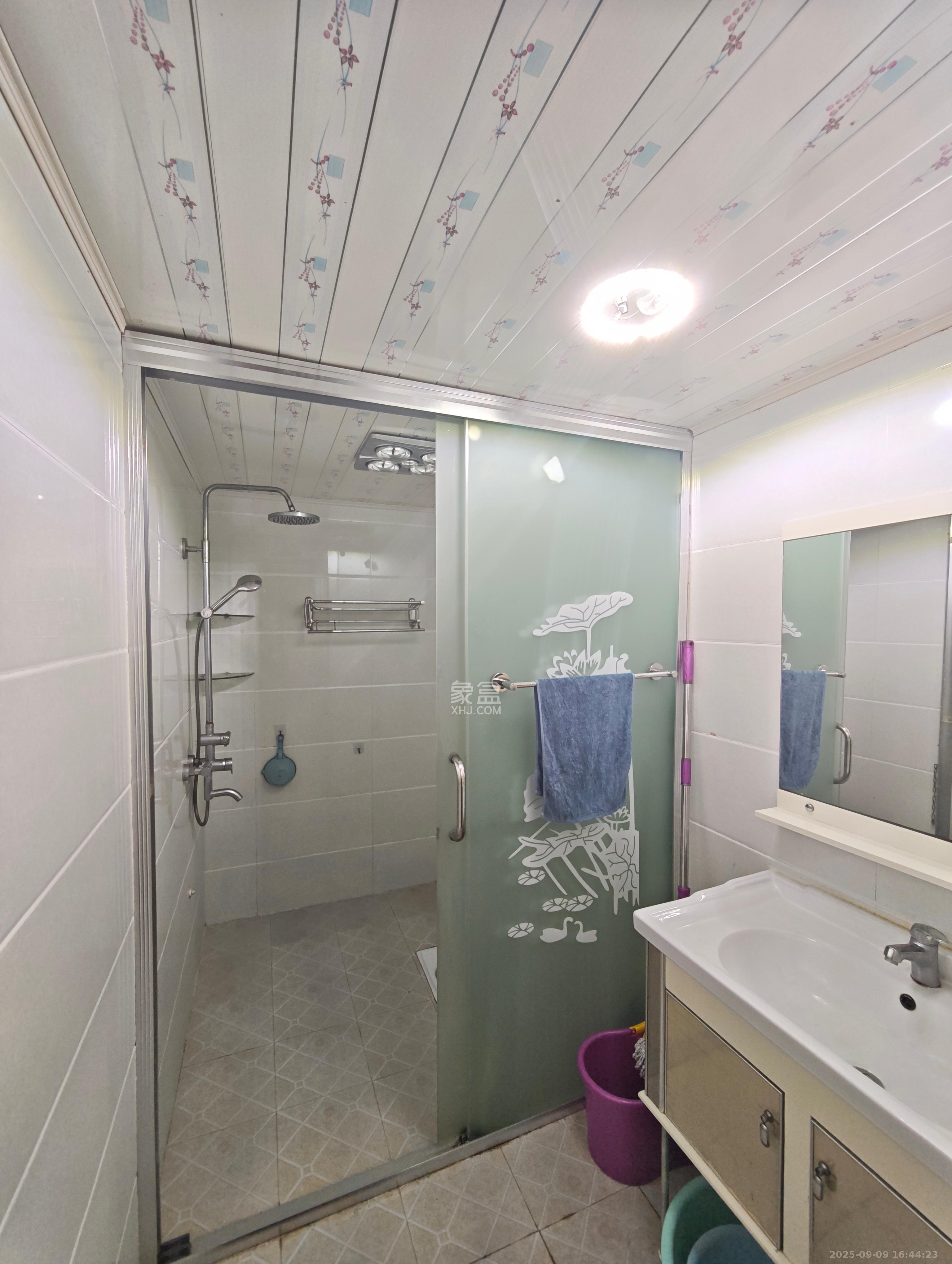 三一街区  3室2厅1卫   1800.00元/月室内图