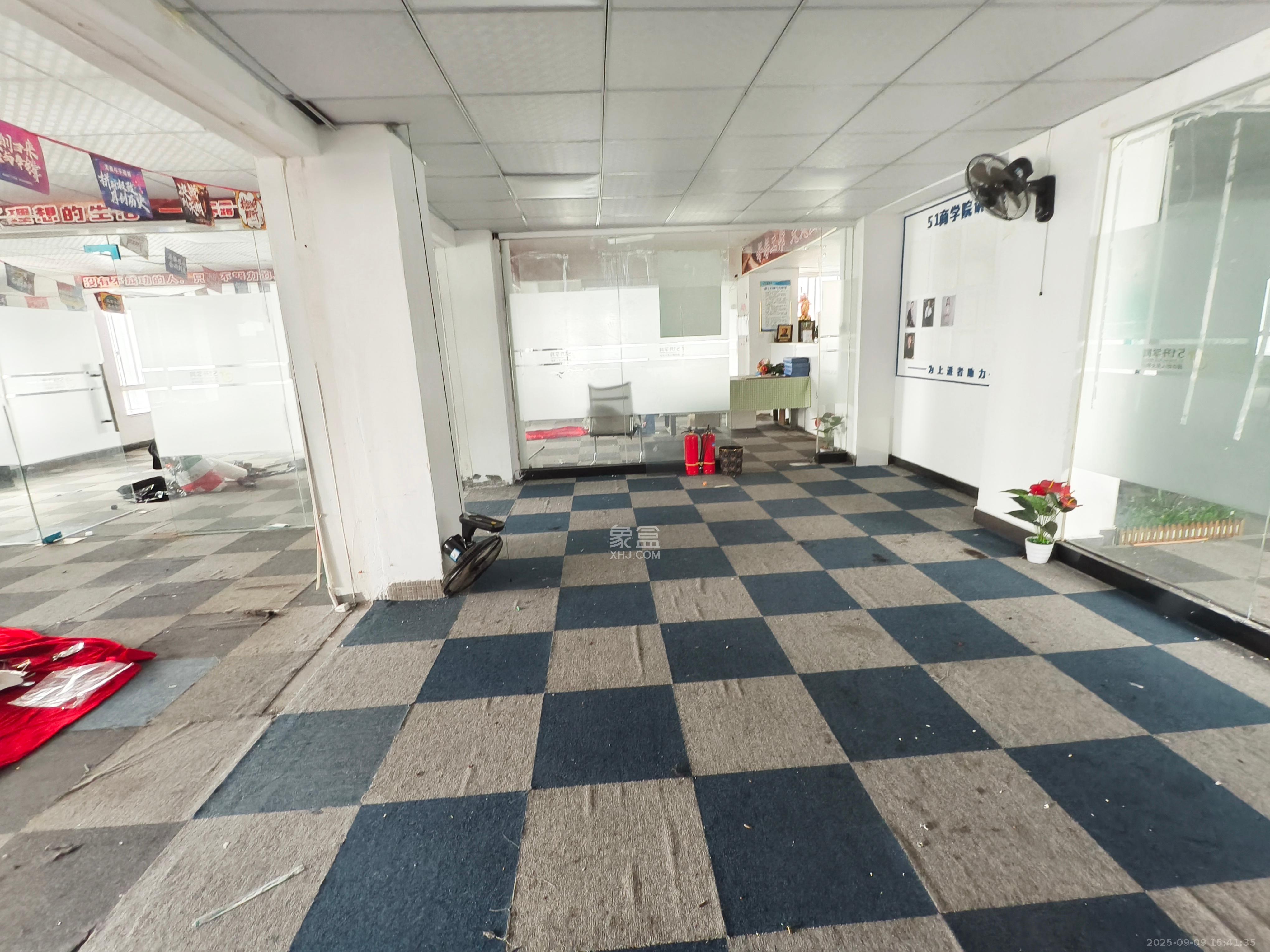 都市阳光大厦  6室2厅2卫    3700.0元/月室内图