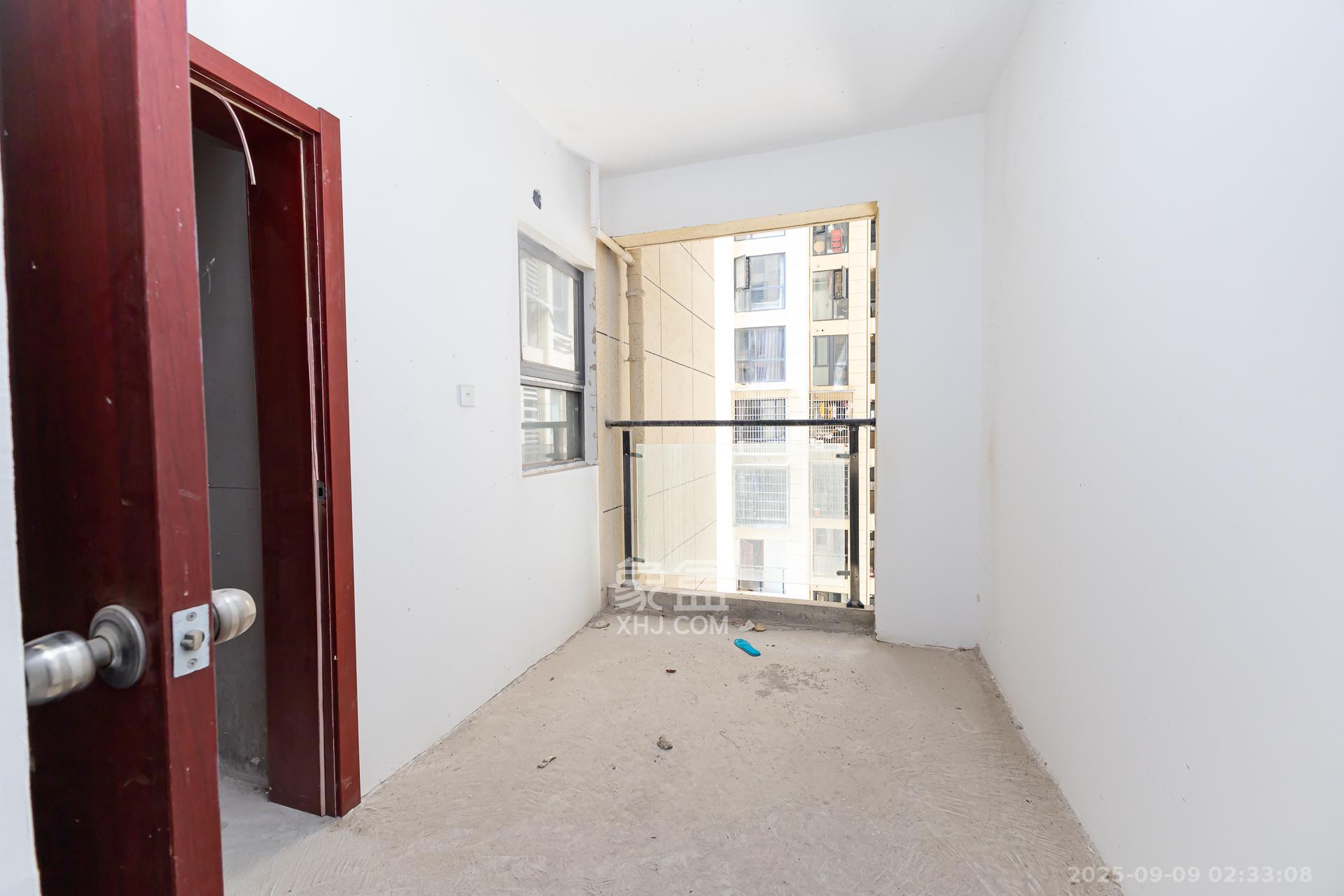 明发阅江悦府  3室2厅2卫    76.0万 明发阅江悦府  3室2厅2卫    76.0万卧室