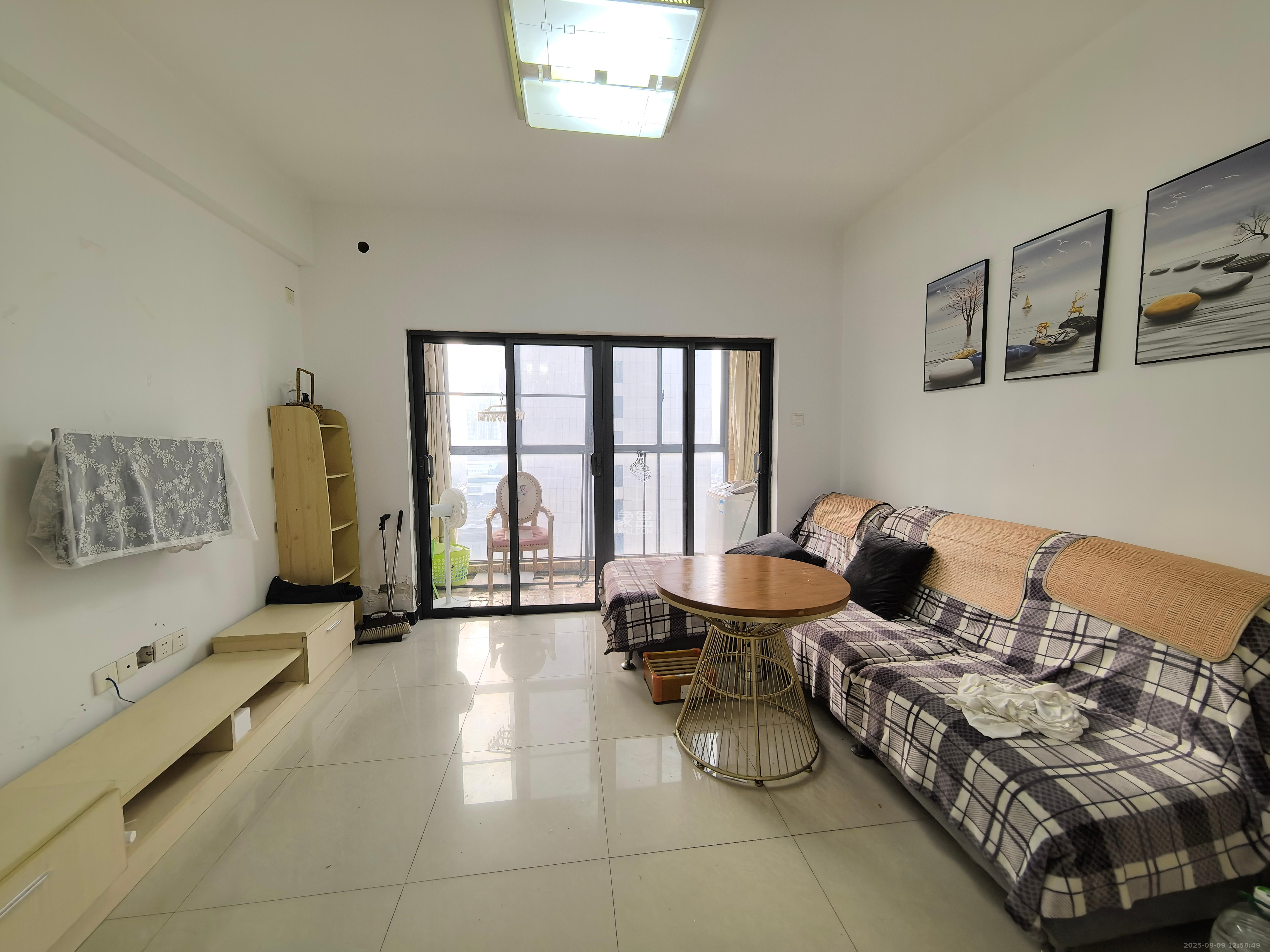 中城丽景香山园 2室2厅1卫 2200.0元/月 中城丽景香山园 2室2厅1卫 2200.0元/月室内图