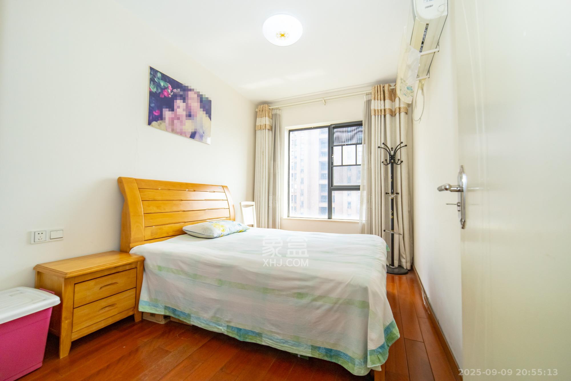 三一街区  3室2厅1卫    68.0万卧室