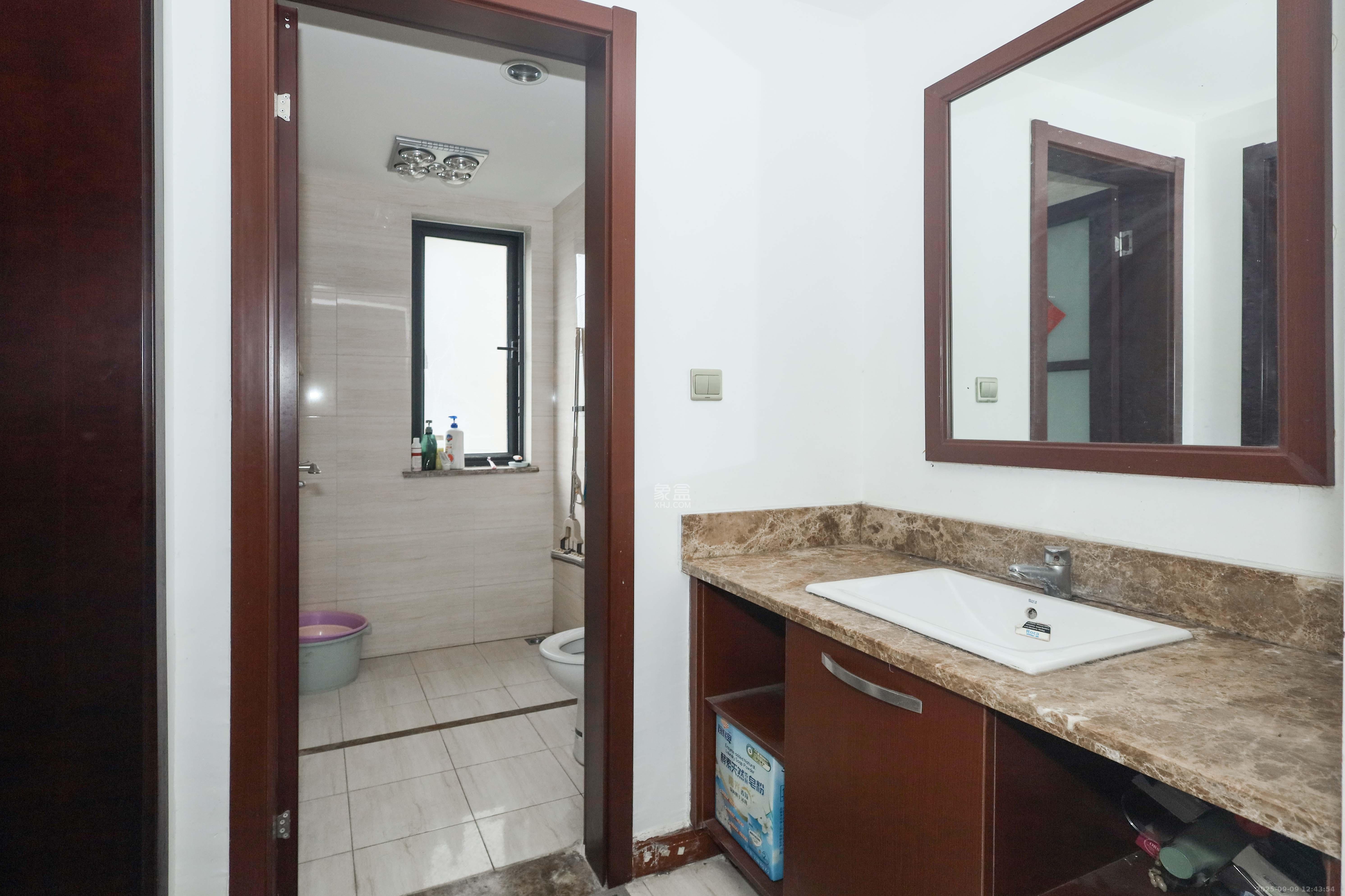 好莱城(弘德西街) 2室1厅1卫 70.0万 好莱城(弘德西街) 2室1厅1卫 70.0万卫生间