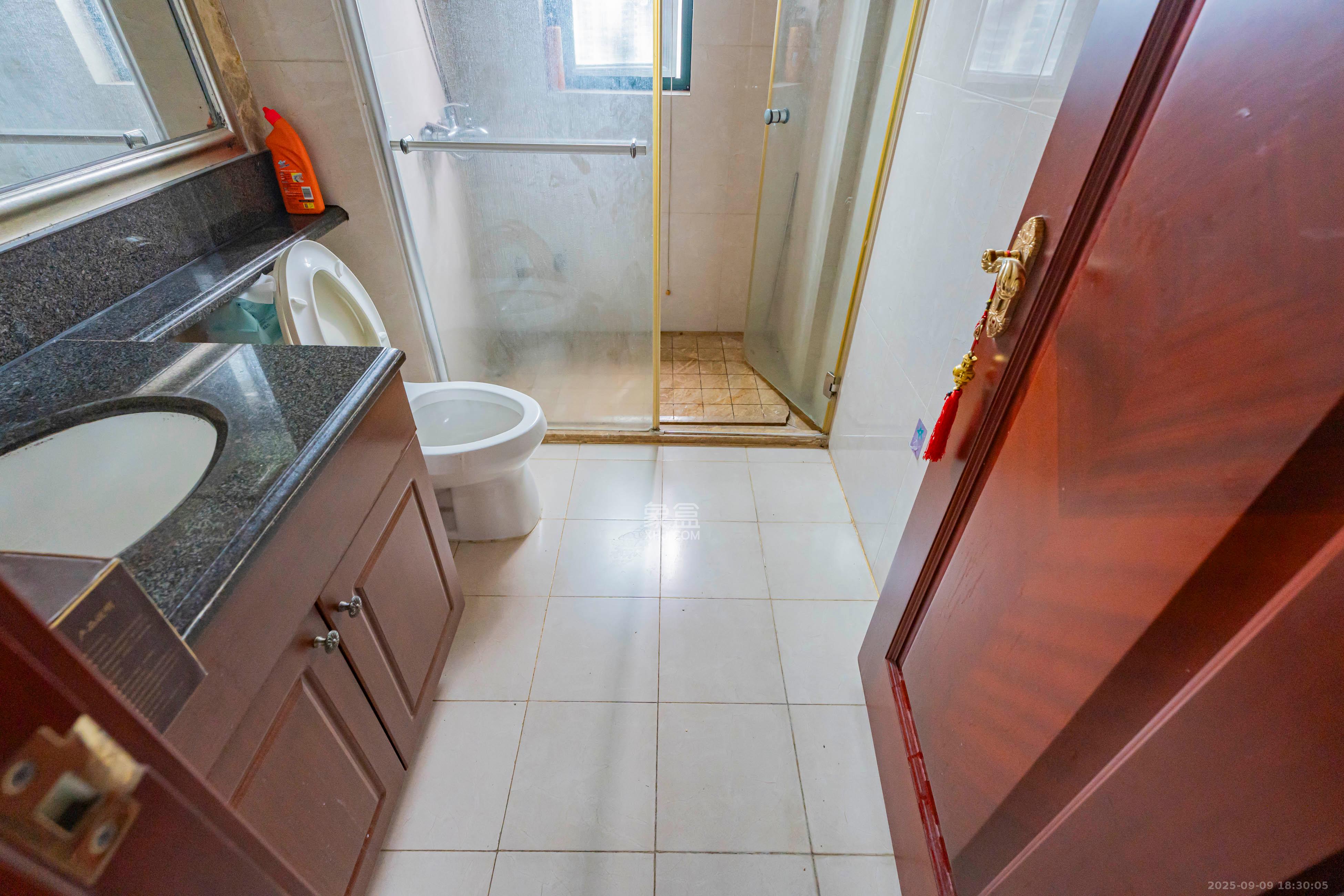 恒大雅苑  3室2厅2卫    145.0万卫生间