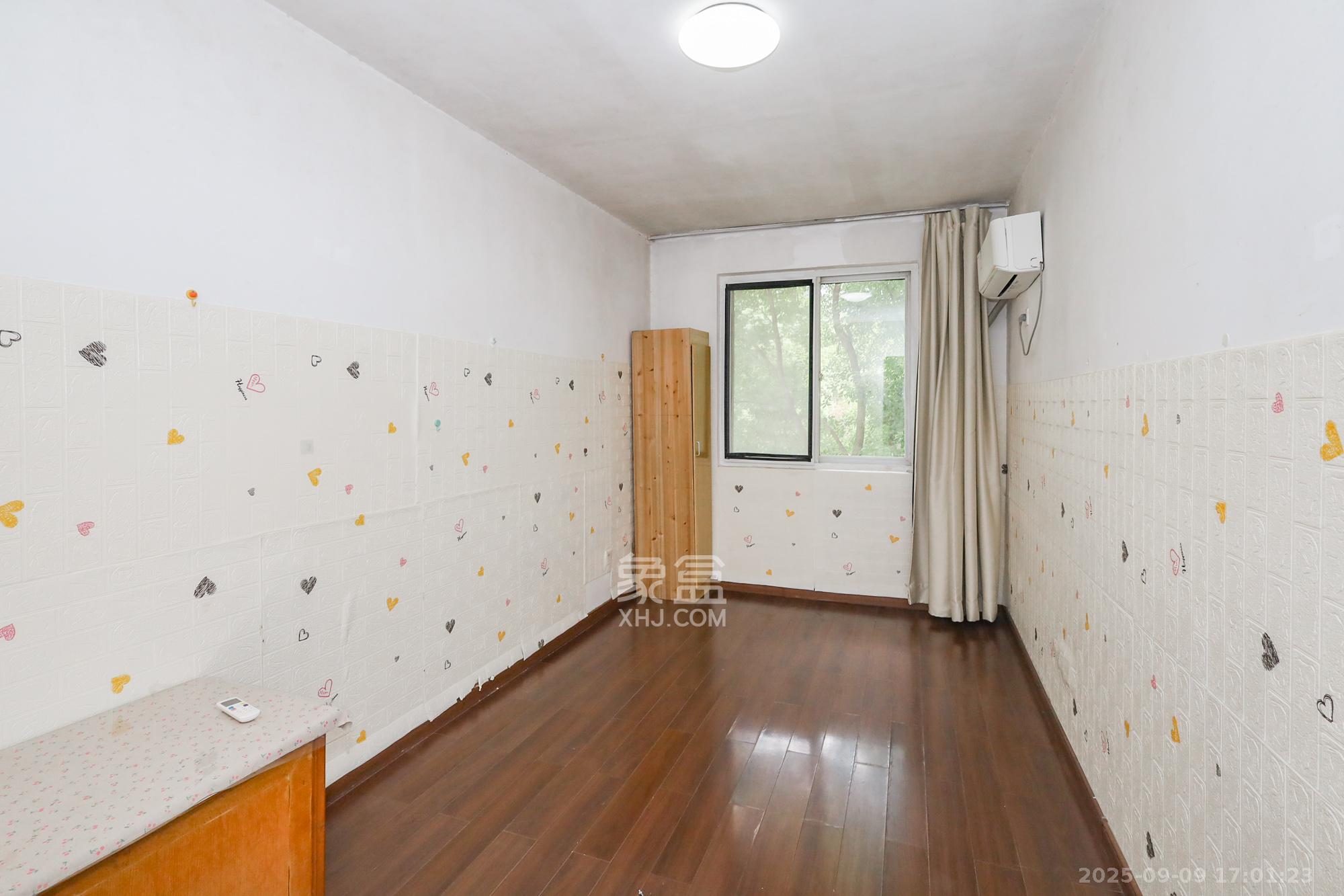 阳光新城 3室2厅2卫 105.0万 阳光新城 3室2厅2卫 105.0万卧室