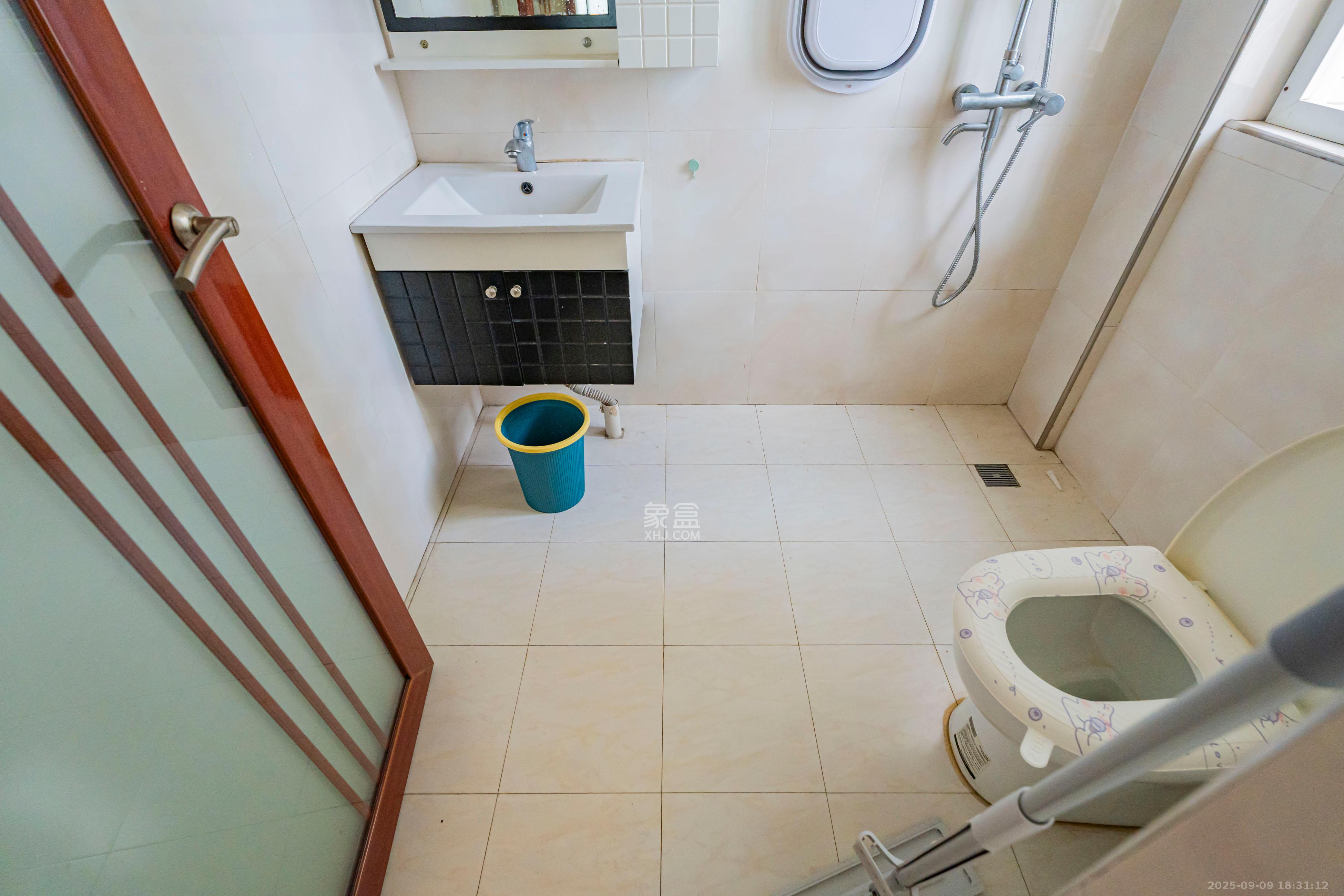 月湖兰庭  3室2厅2卫    100.0万卫生间