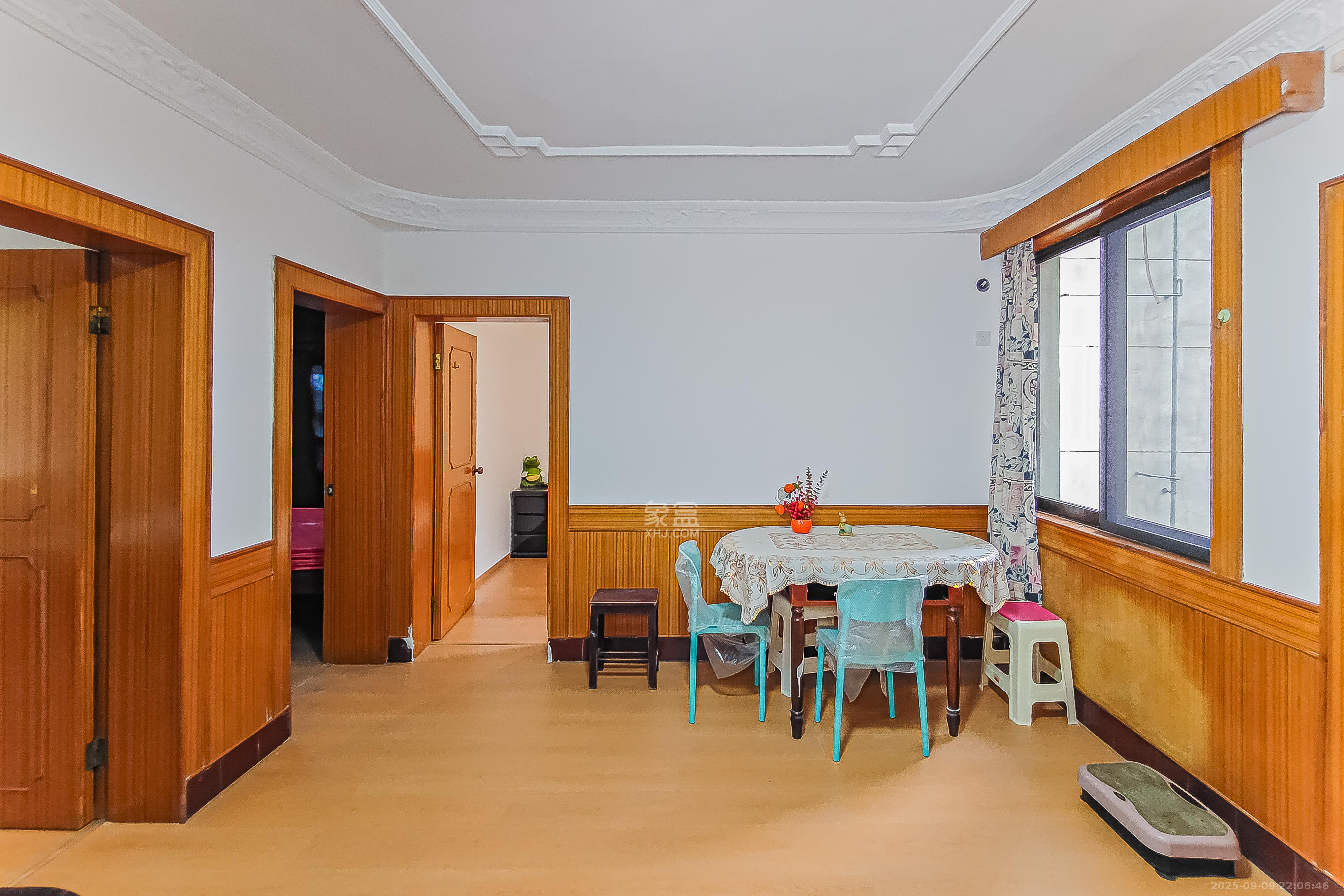 东塘电力院  3室2厅1卫    128.0万客厅