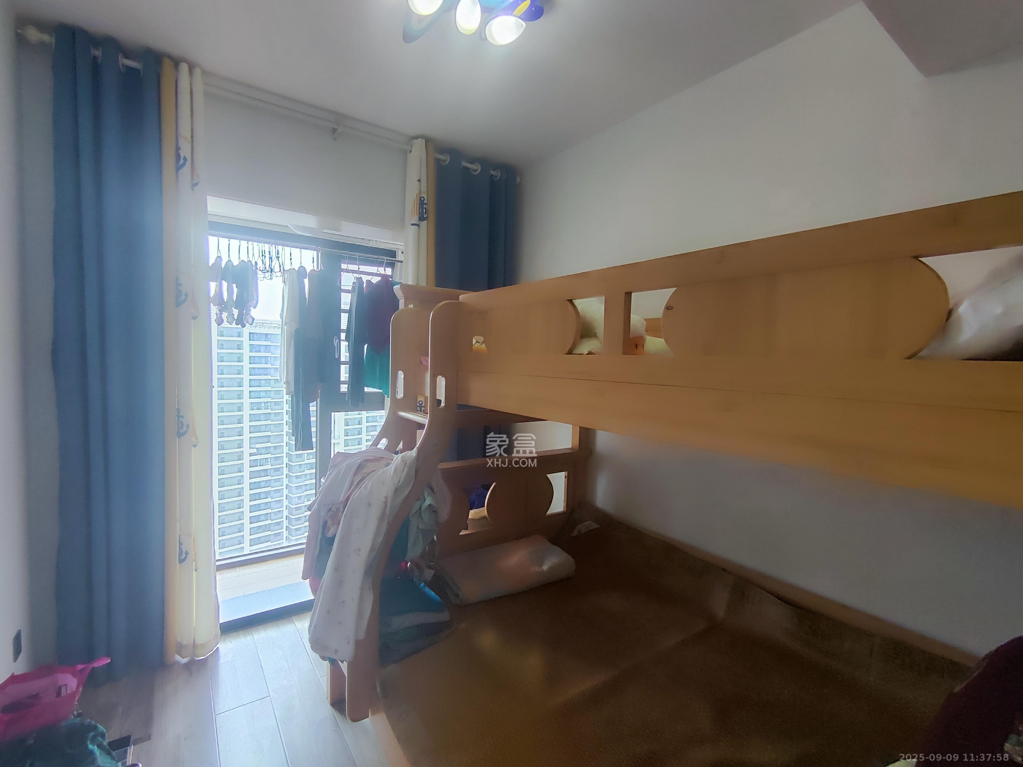 保利西海岸B区  4室2厅2卫    5200.0元/月 保利西海岸B区  4室2厅2卫    5200.0元/月室内图