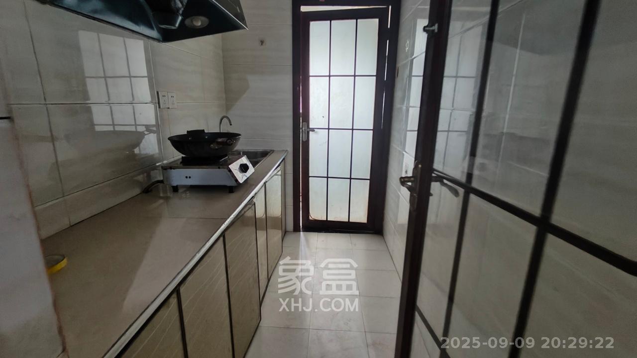 五星龙廻塘小区  2室1厅1卫    1200.0元/月 五星龙廻塘小区  2室1厅1卫    1200.0元/月室内图