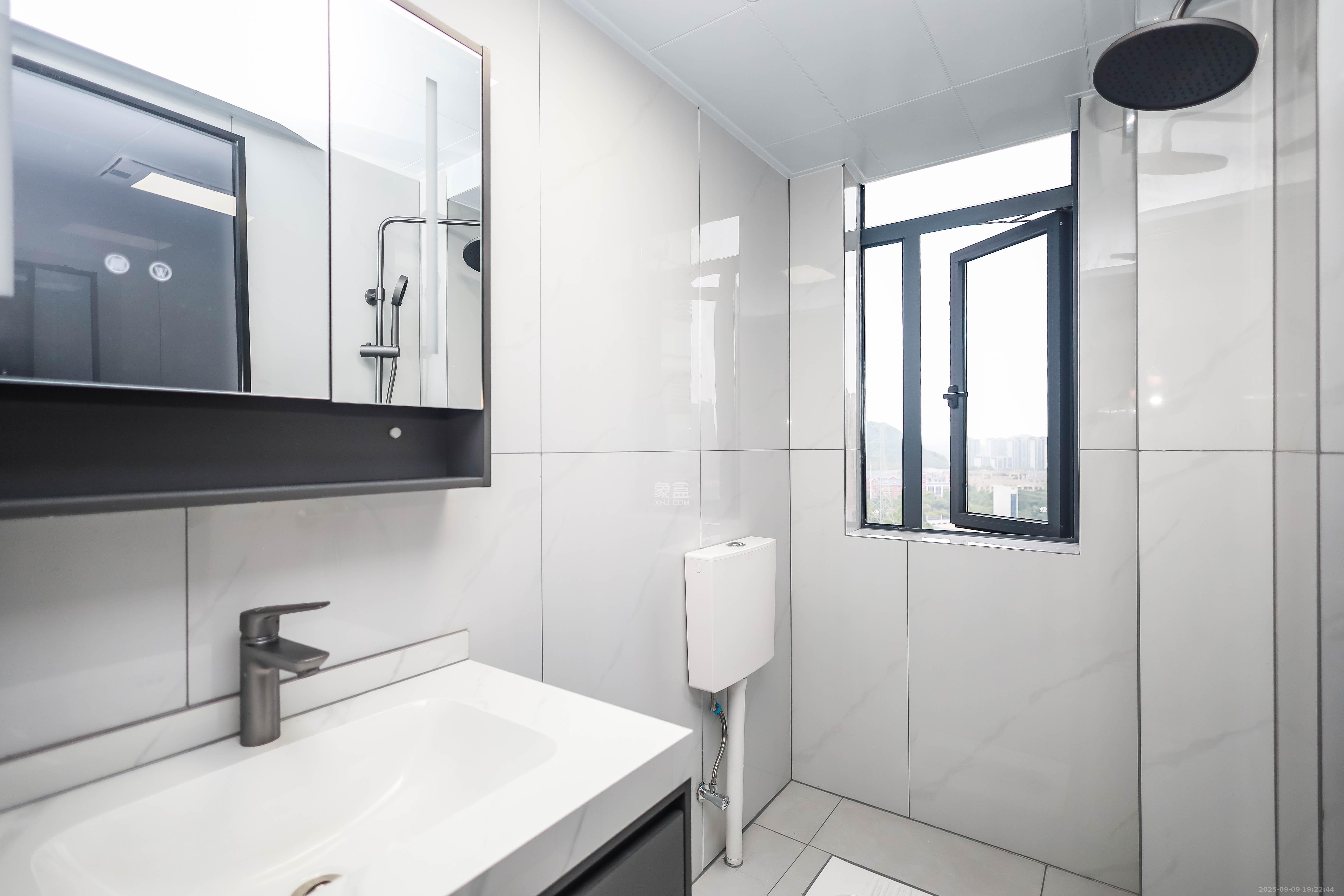 莱茵城 3室2厅2卫 89.8万 莱茵城 3室2厅2卫 89.8万卫生间