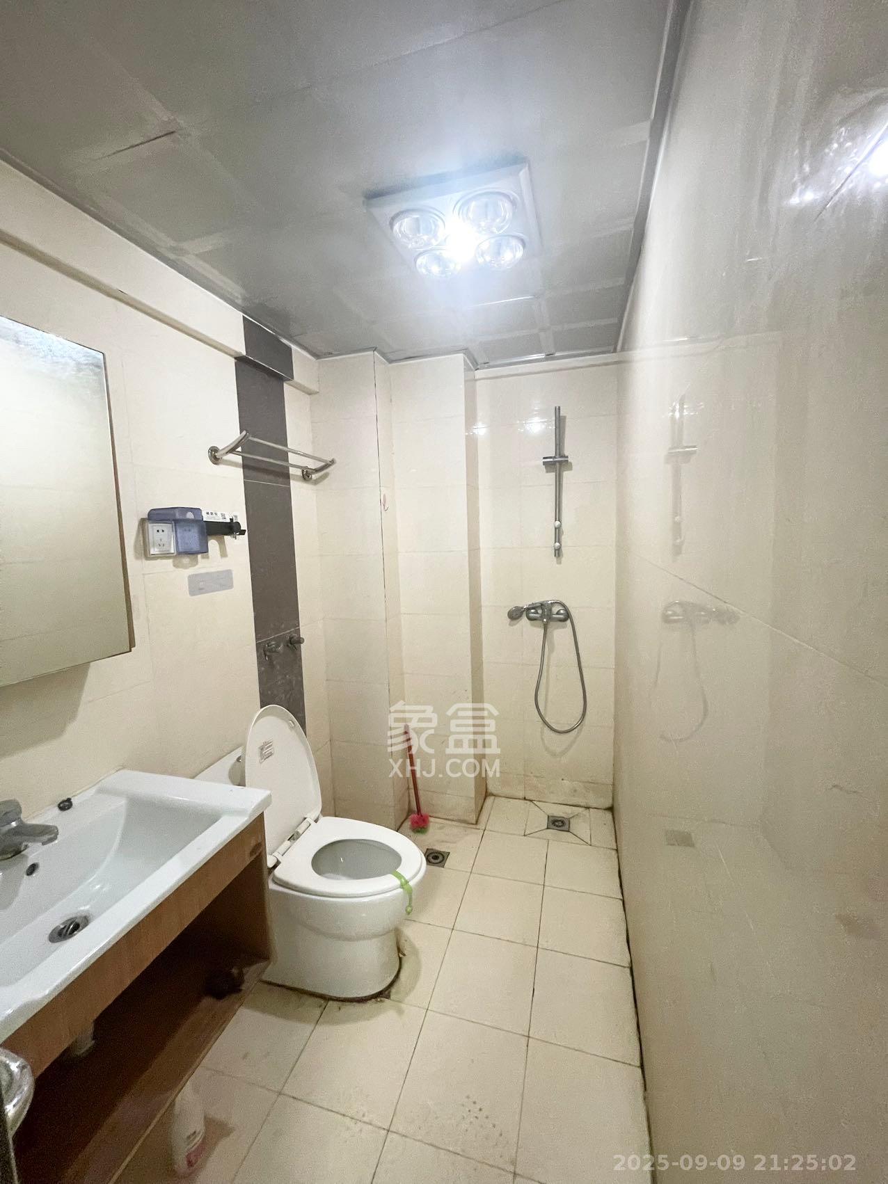 中信文化广场（中信新城二期）  2室1厅2卫    1400.0元/月室内图