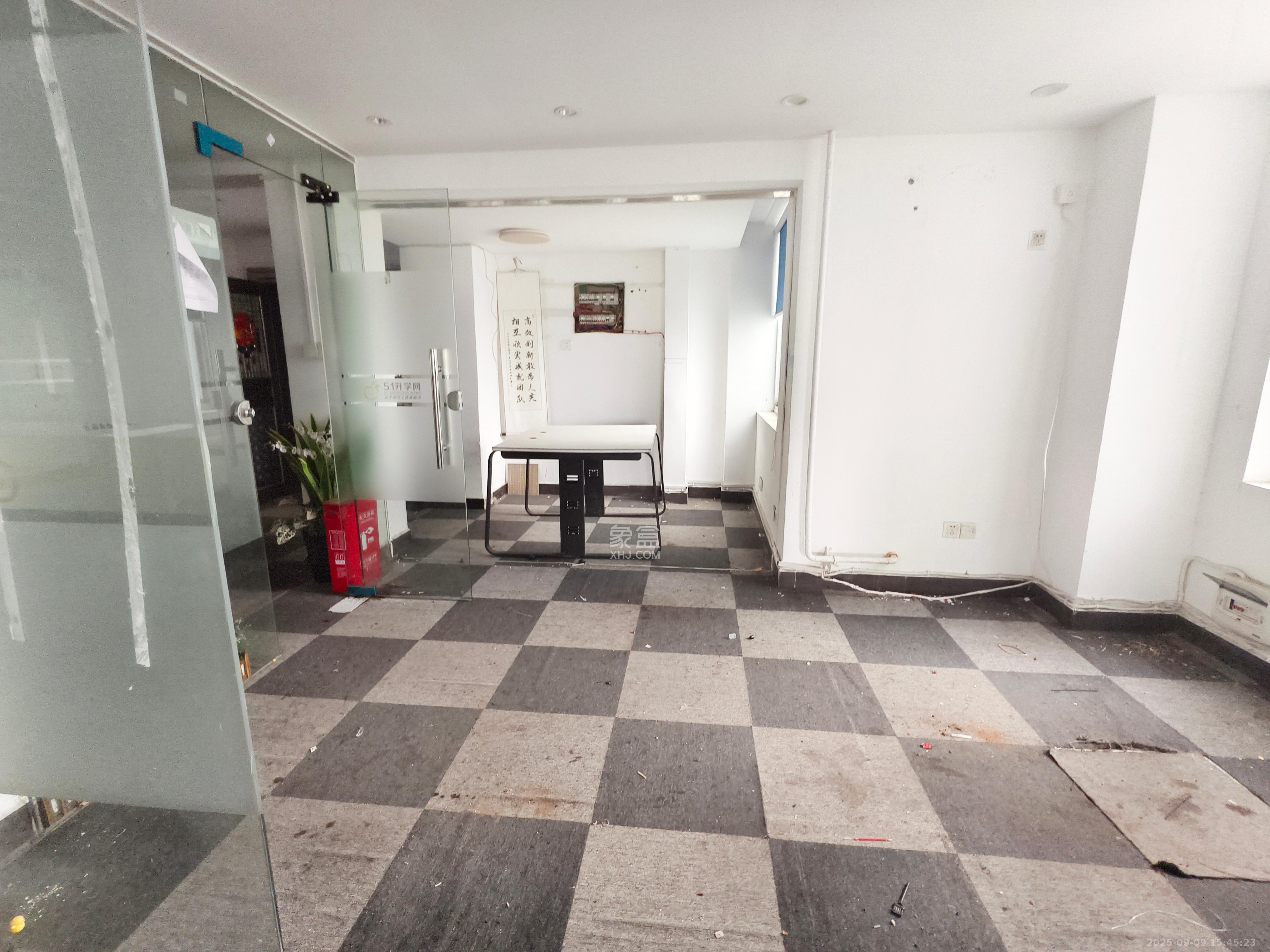 都市阳光大厦  6室2厅2卫    3700.0元/月室内图