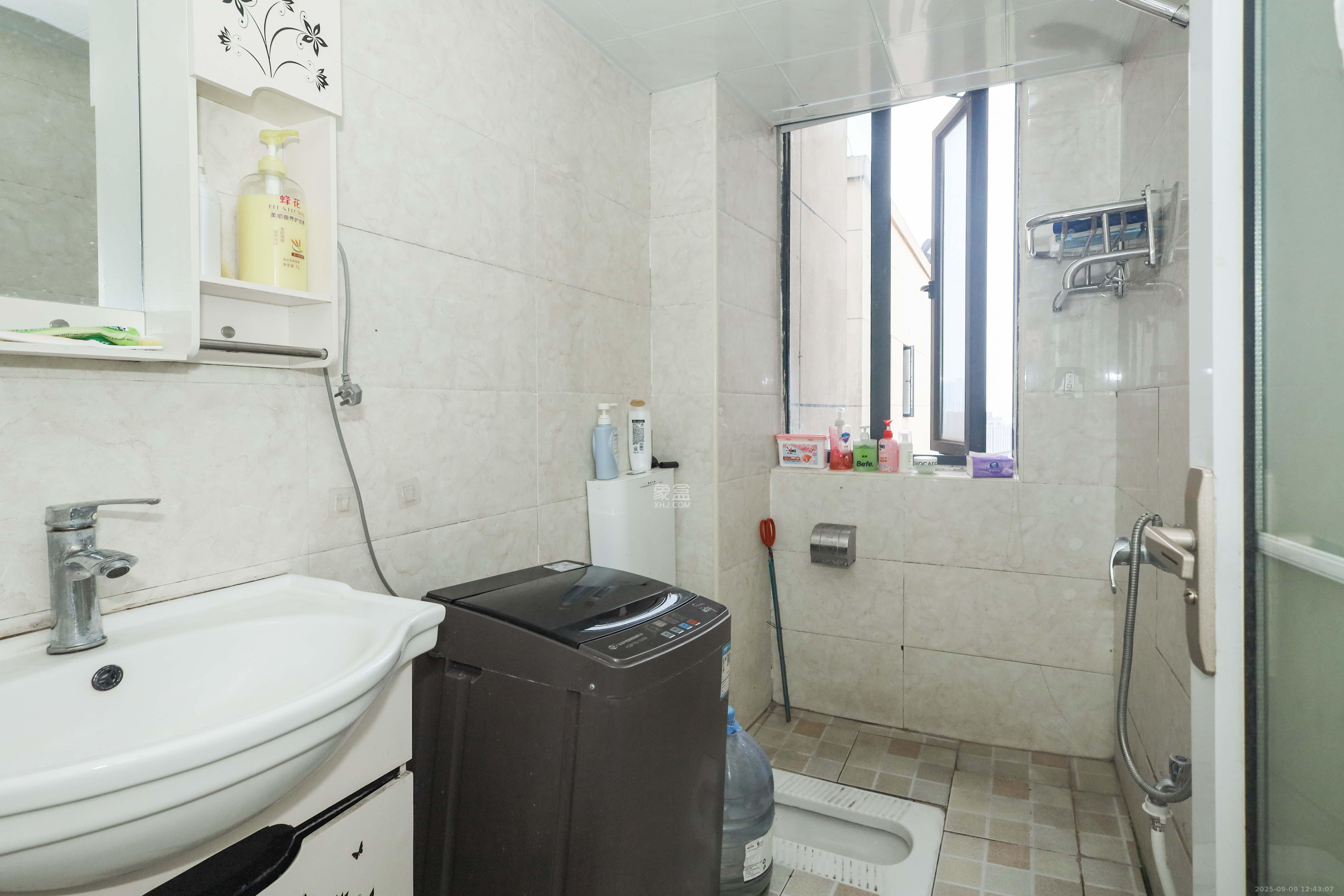 润芳园 3室2厅2卫 69.0万 润芳园 3室2厅2卫 69.0万卫生间