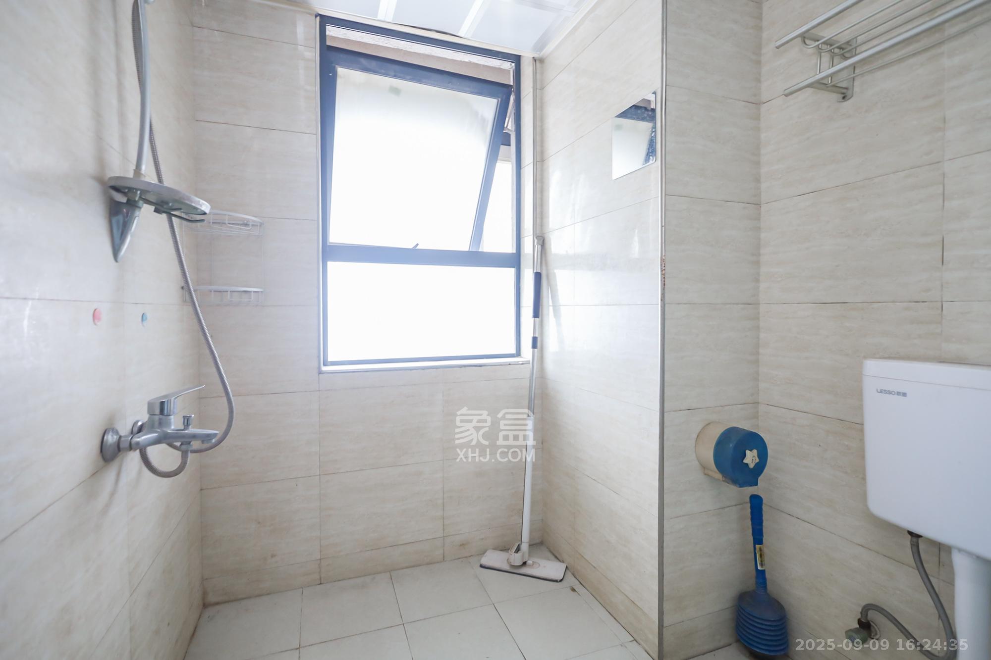 奥克斯广场  3室2厅1卫    110.0万 奥克斯广场  3室2厅1卫    110.0万卫生间