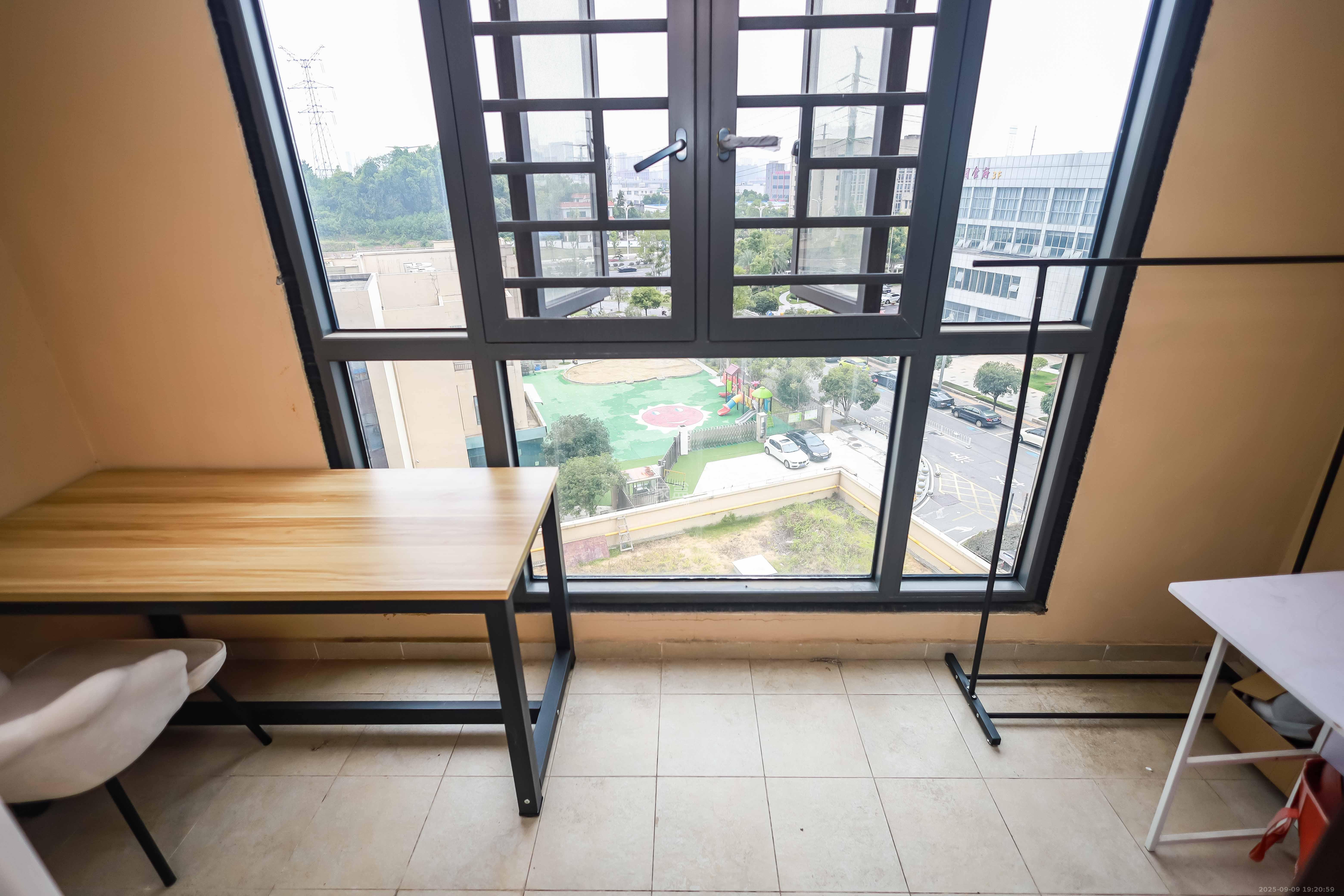 金地中交麓谷香颂(金地中交雅苑)  3室2厅2卫    116.0万 金地中交麓谷香颂(金地中交雅苑)  3室2厅2卫    116.0万阳台