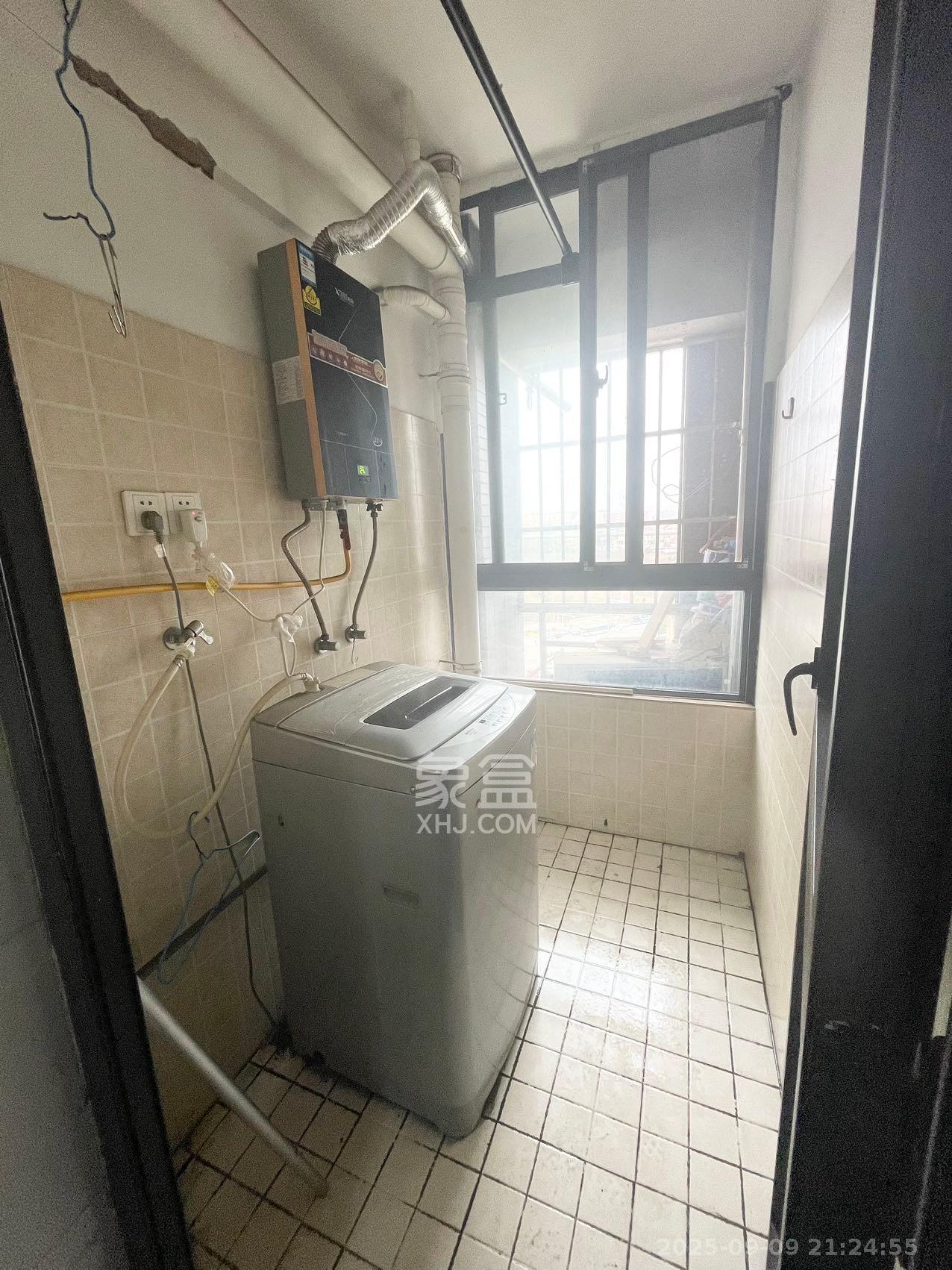 中信文化广场（中信新城二期）  2室1厅2卫    1400.0元/月室内图