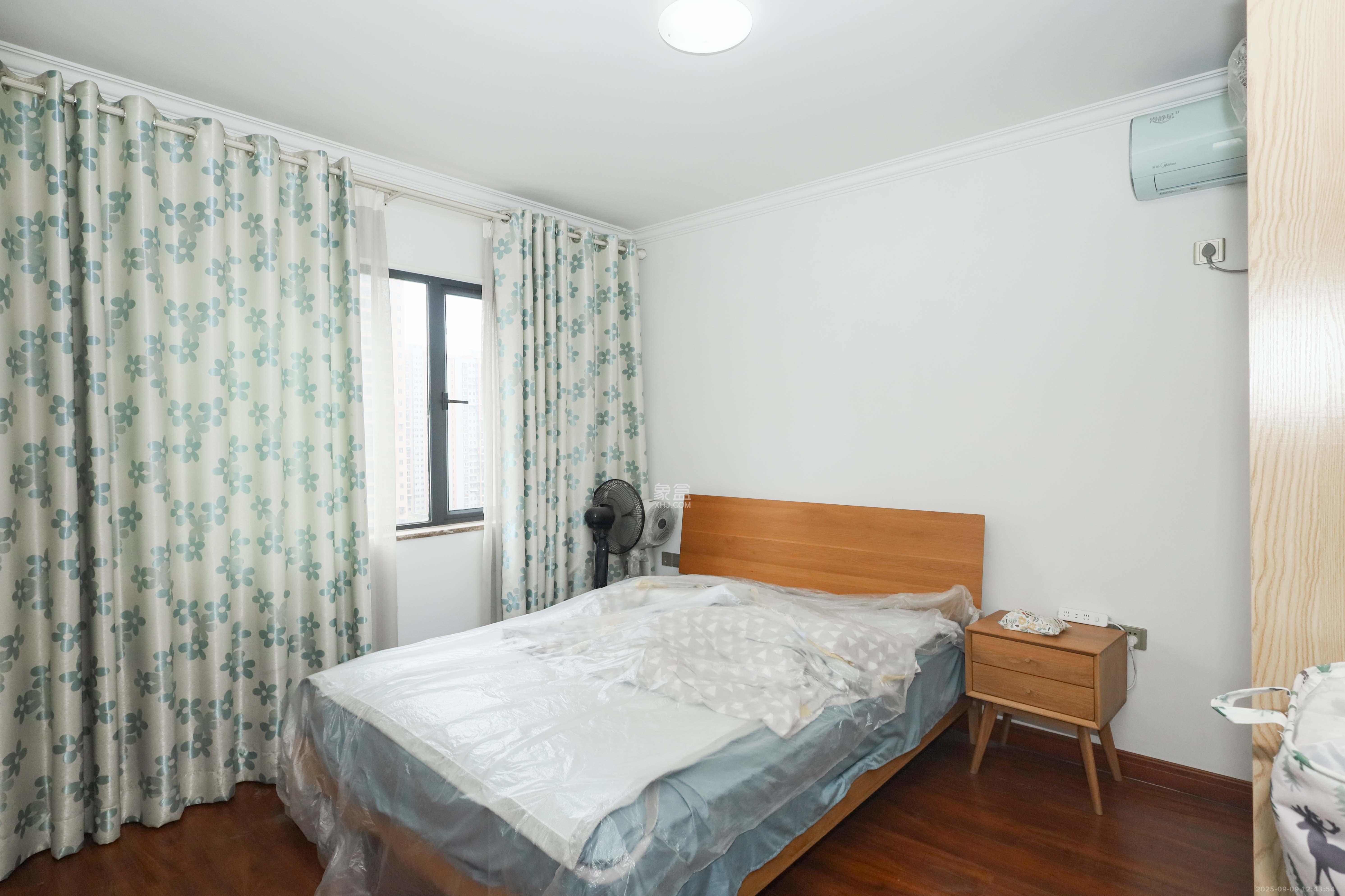 好莱城(弘德西街) 2室1厅1卫 70.0万 好莱城(弘德西街) 2室1厅1卫 70.0万卧室