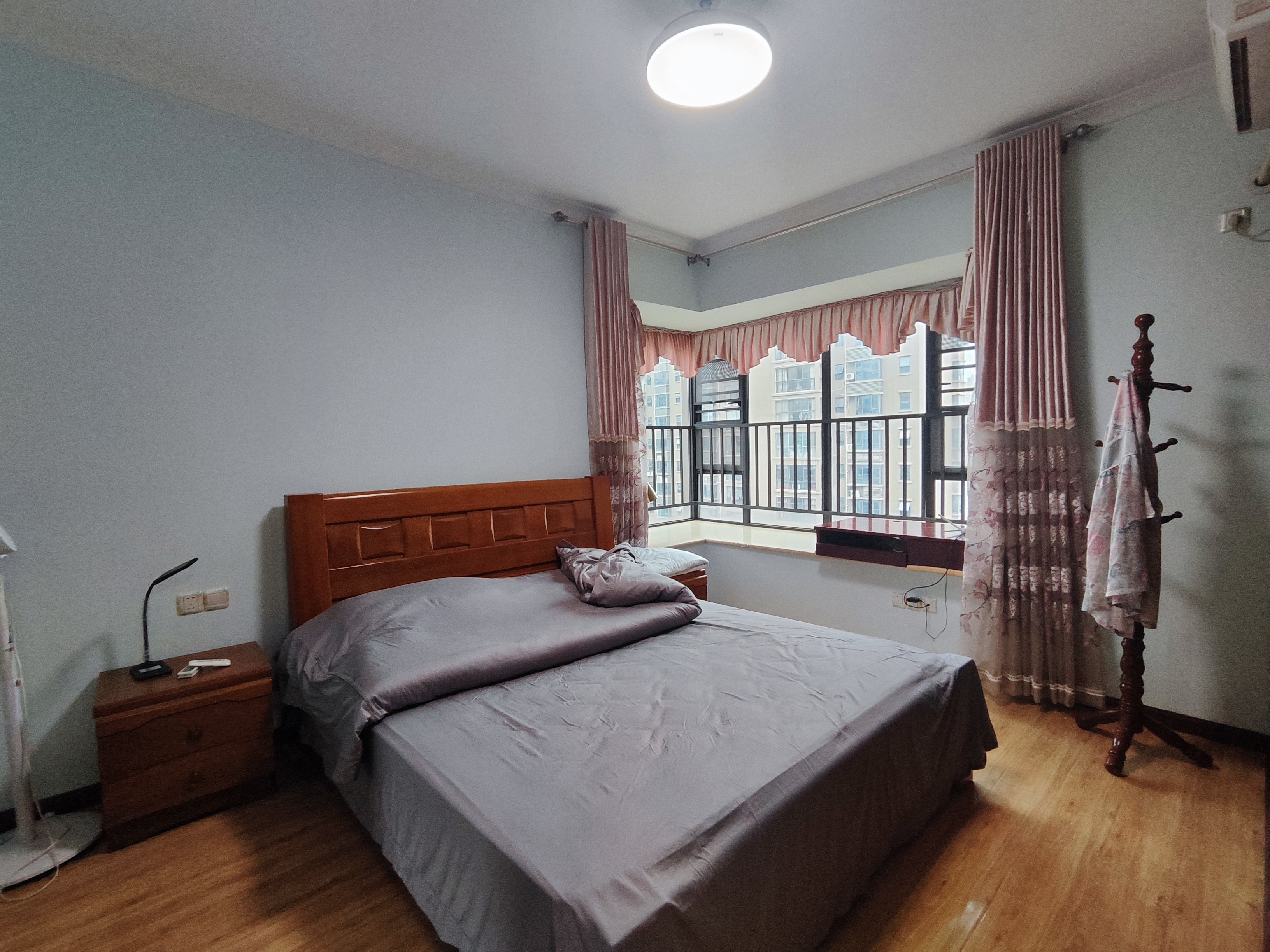 湾田家园  3室2厅1卫    2000.0元/月室内图