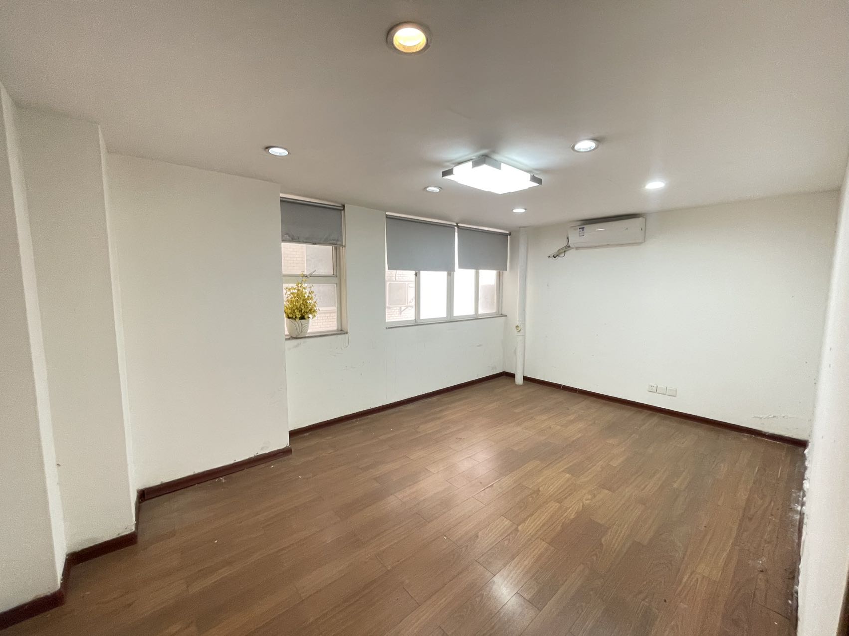 半山花园  4室2厅2卫   4500.00元/月室内图