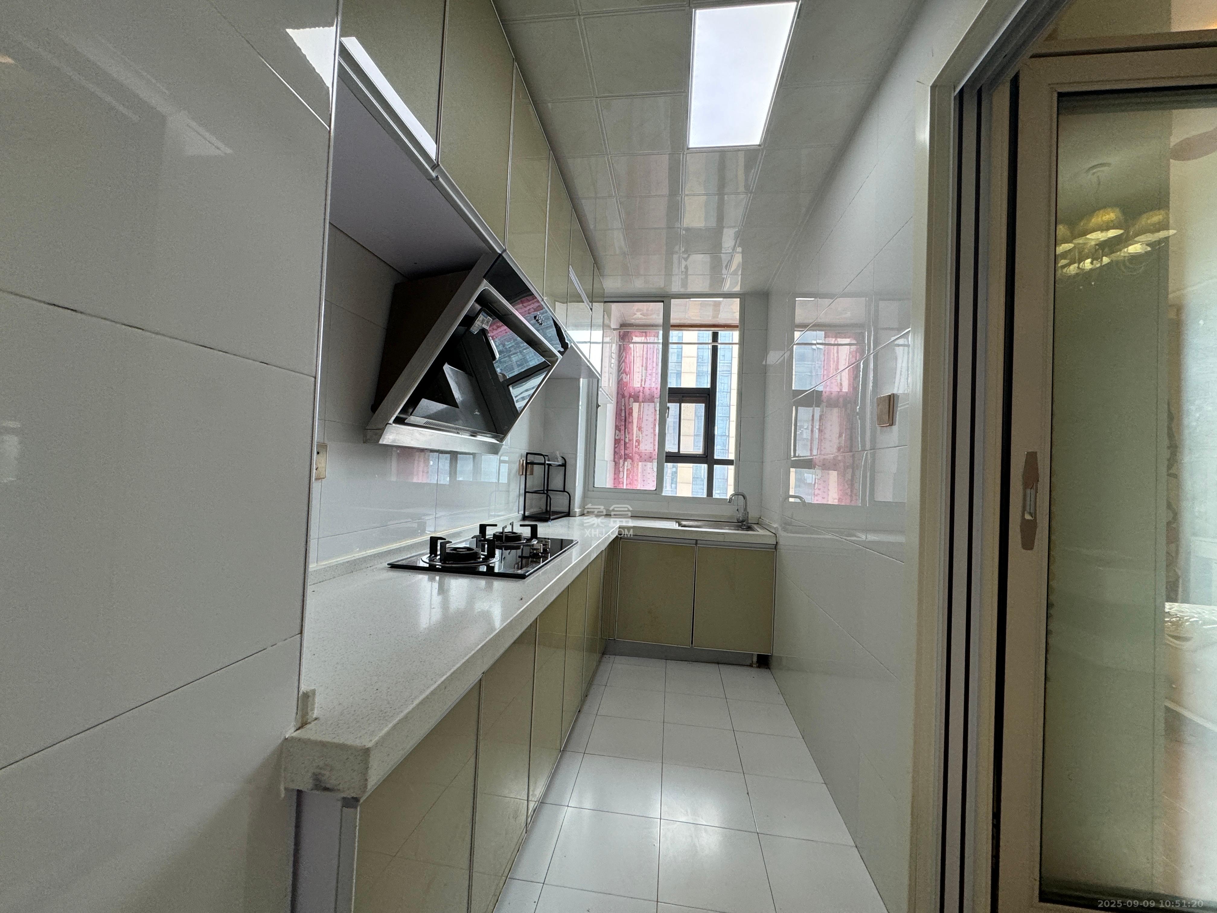 万坤图财富广场  1室1厅1卫    2100.0元/月室内图