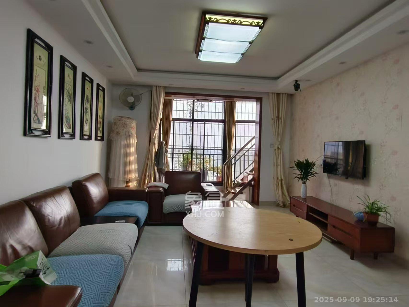 保利麓谷林语C区  4室2厅2卫    2800.0元/月室内图