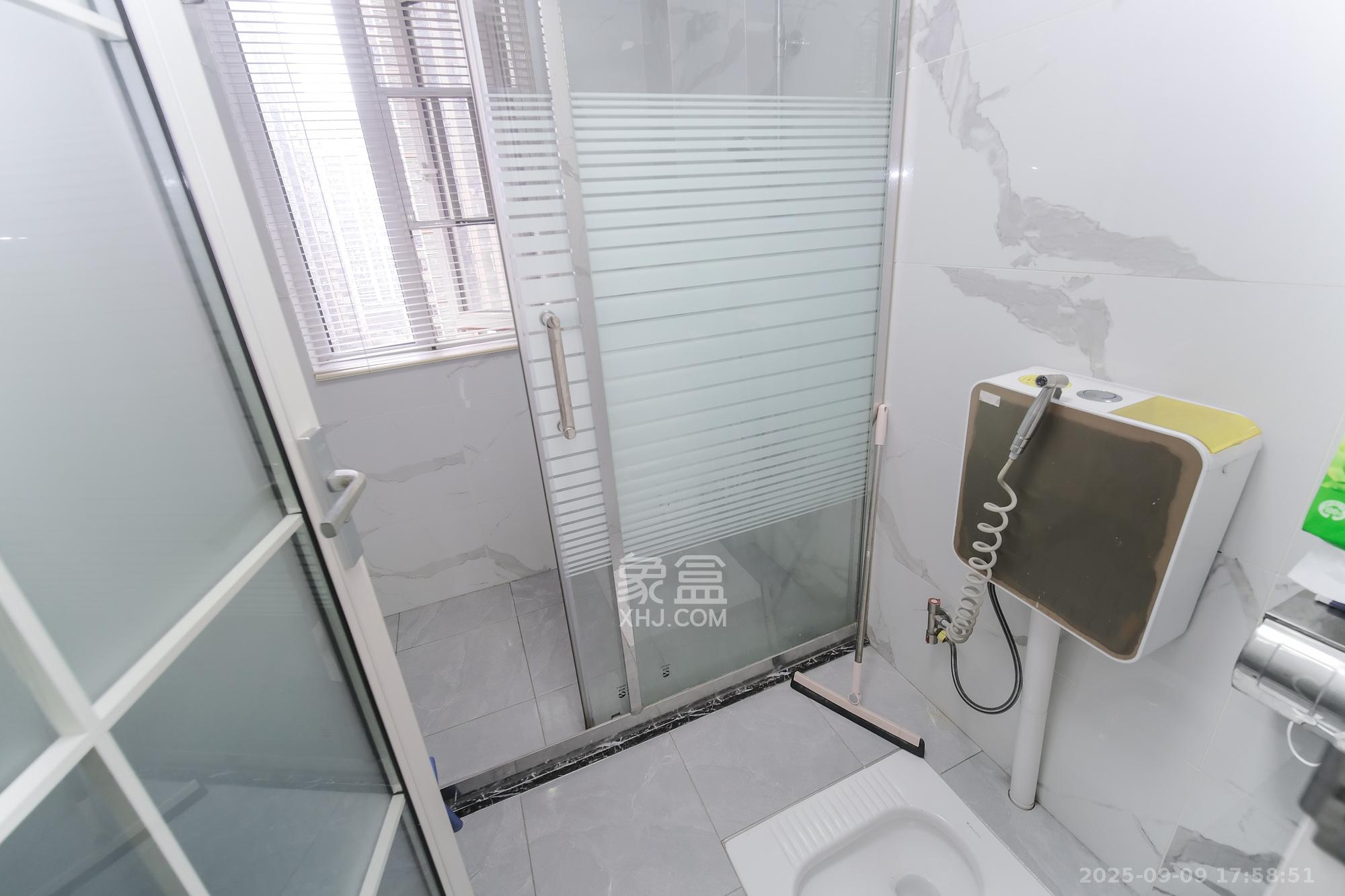 荣盛花语城 1室1厅1卫 105.0万 荣盛花语城 1室1厅1卫 105.0万卫生间