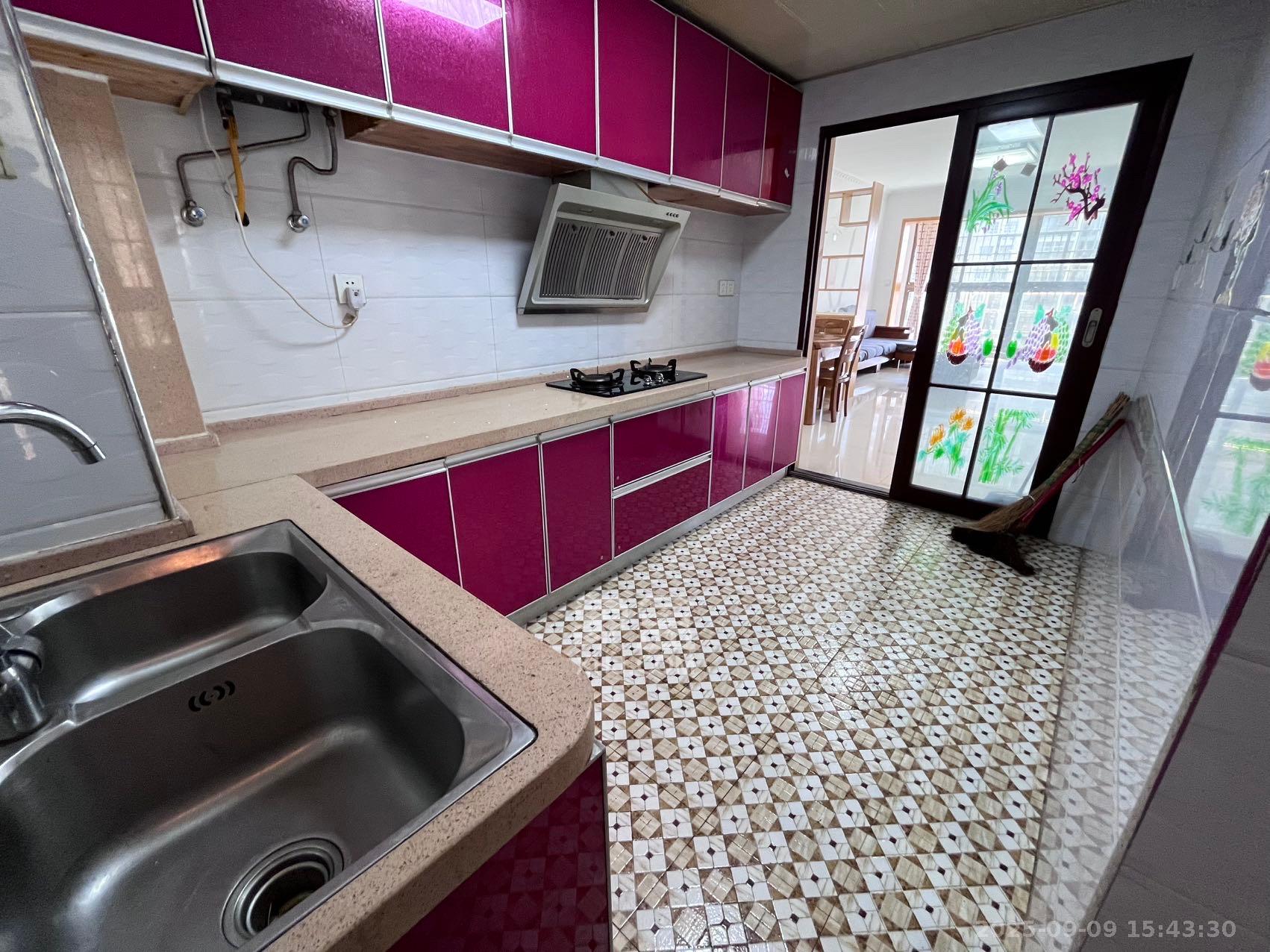 和润园一、二期 3室2厅1卫 1900.0元/月 和润园一、二期 3室2厅1卫 1900.0元/月室内图