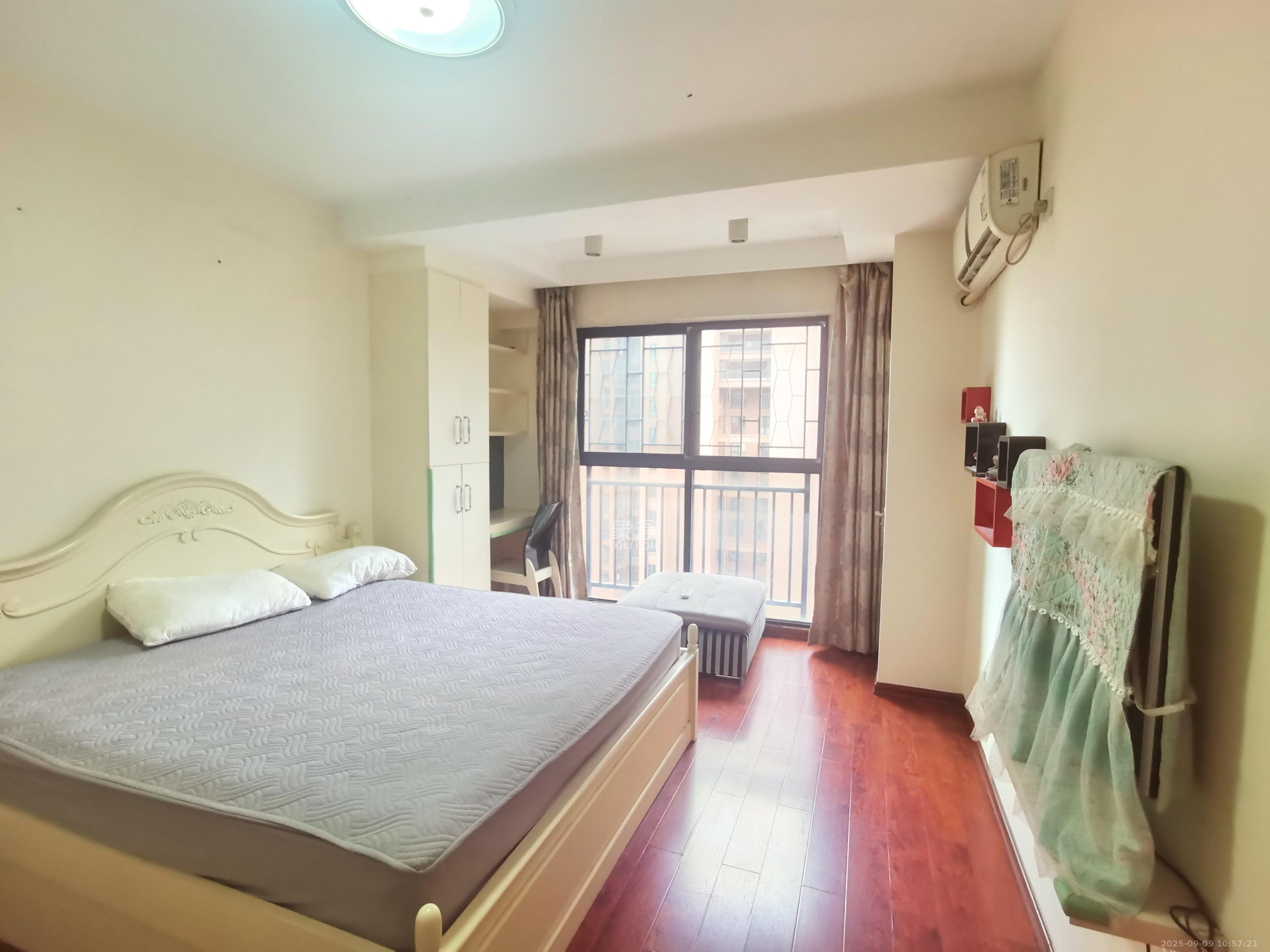三一街区  2室2厅1卫   1600.00元/月室内图