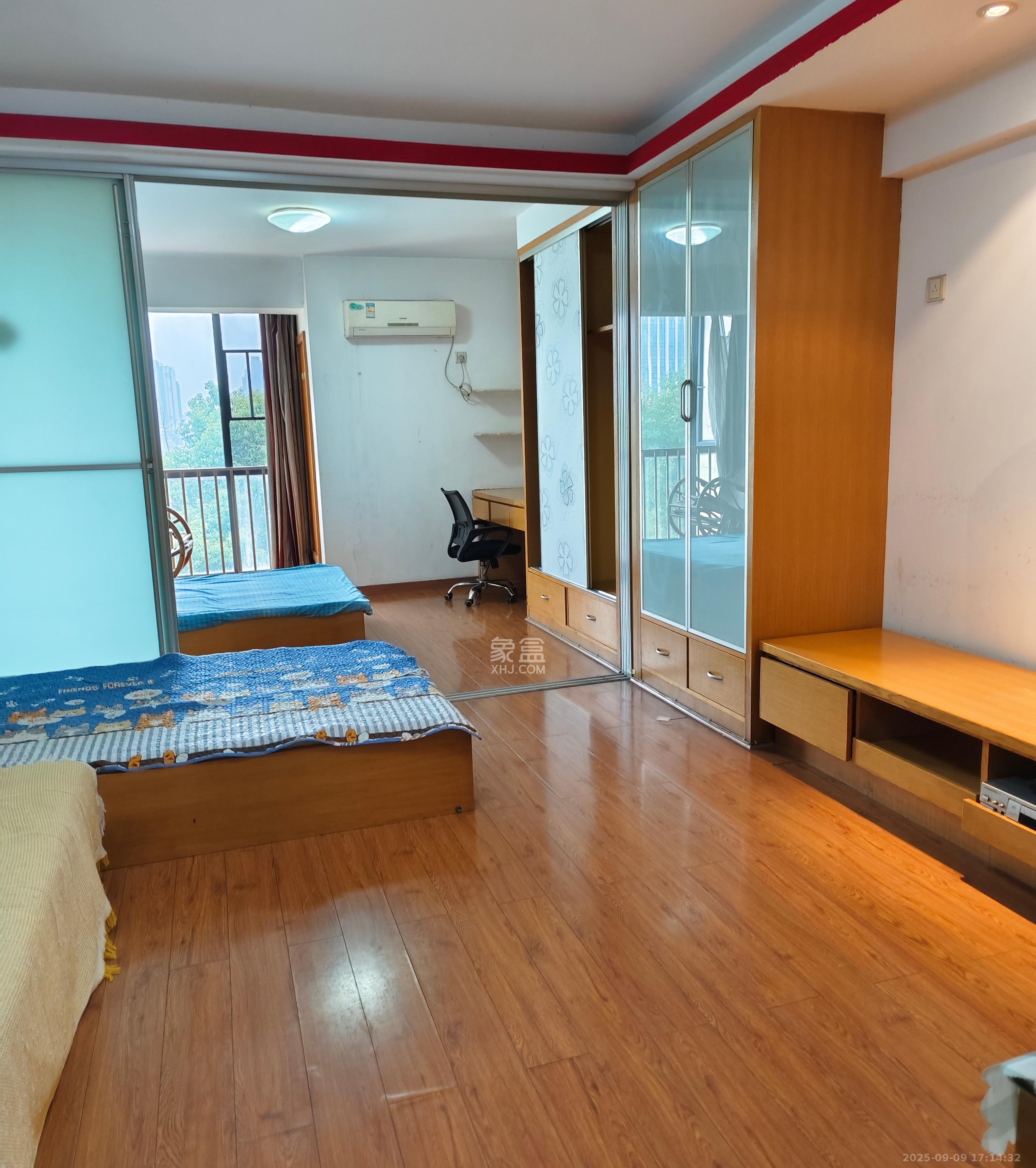 阳光100二期  1室1厅1卫    1600.0元/月室内图