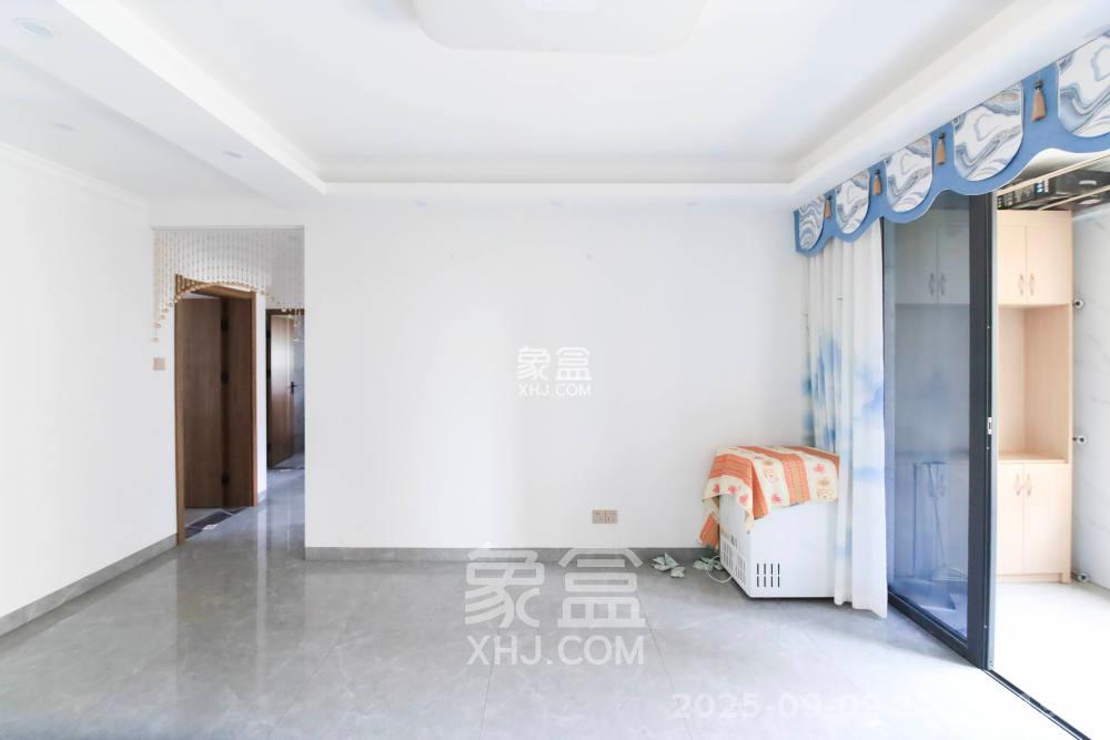 长房半岛蓝湾(观山月) 3室2厅1卫 2300.0元/月 长房半岛蓝湾(观山月) 3室2厅1卫 2300.0元/月室内图