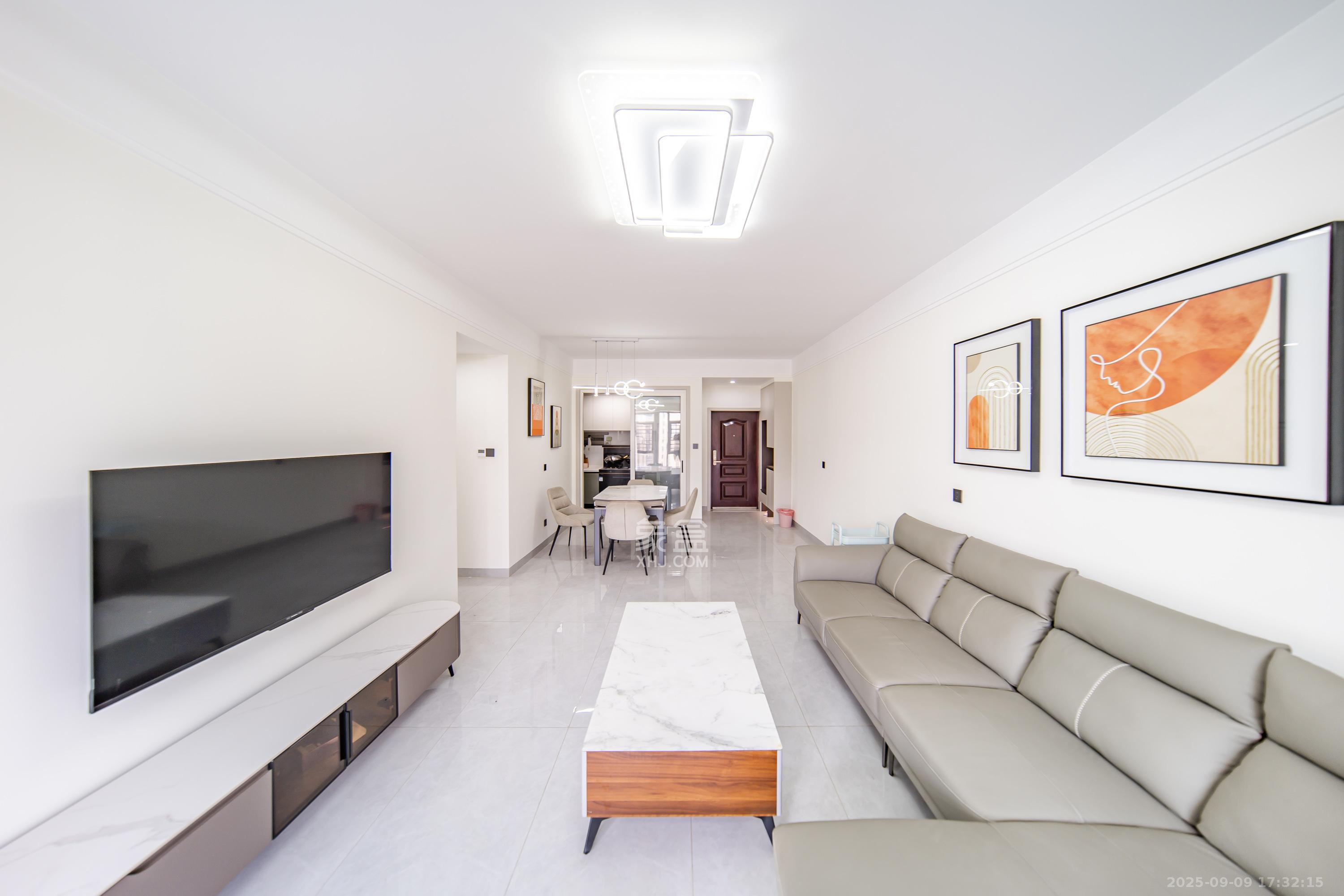 蓝光雍锦半岛 2室1厅1卫 128.0万 蓝光雍锦半岛 2室1厅1卫 128.0万客厅