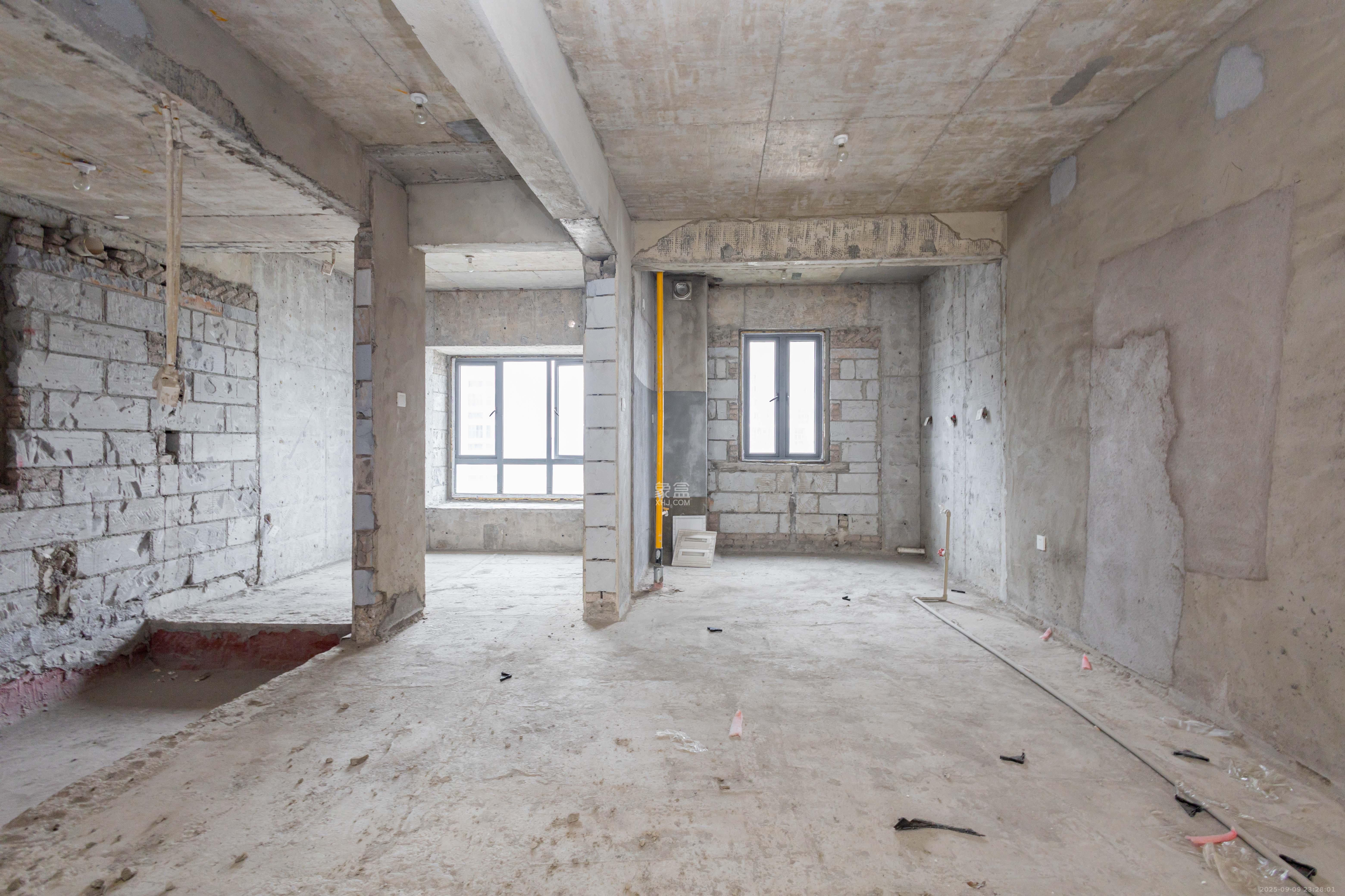 敏捷珑玥府  3室2厅2卫    67.0万客厅