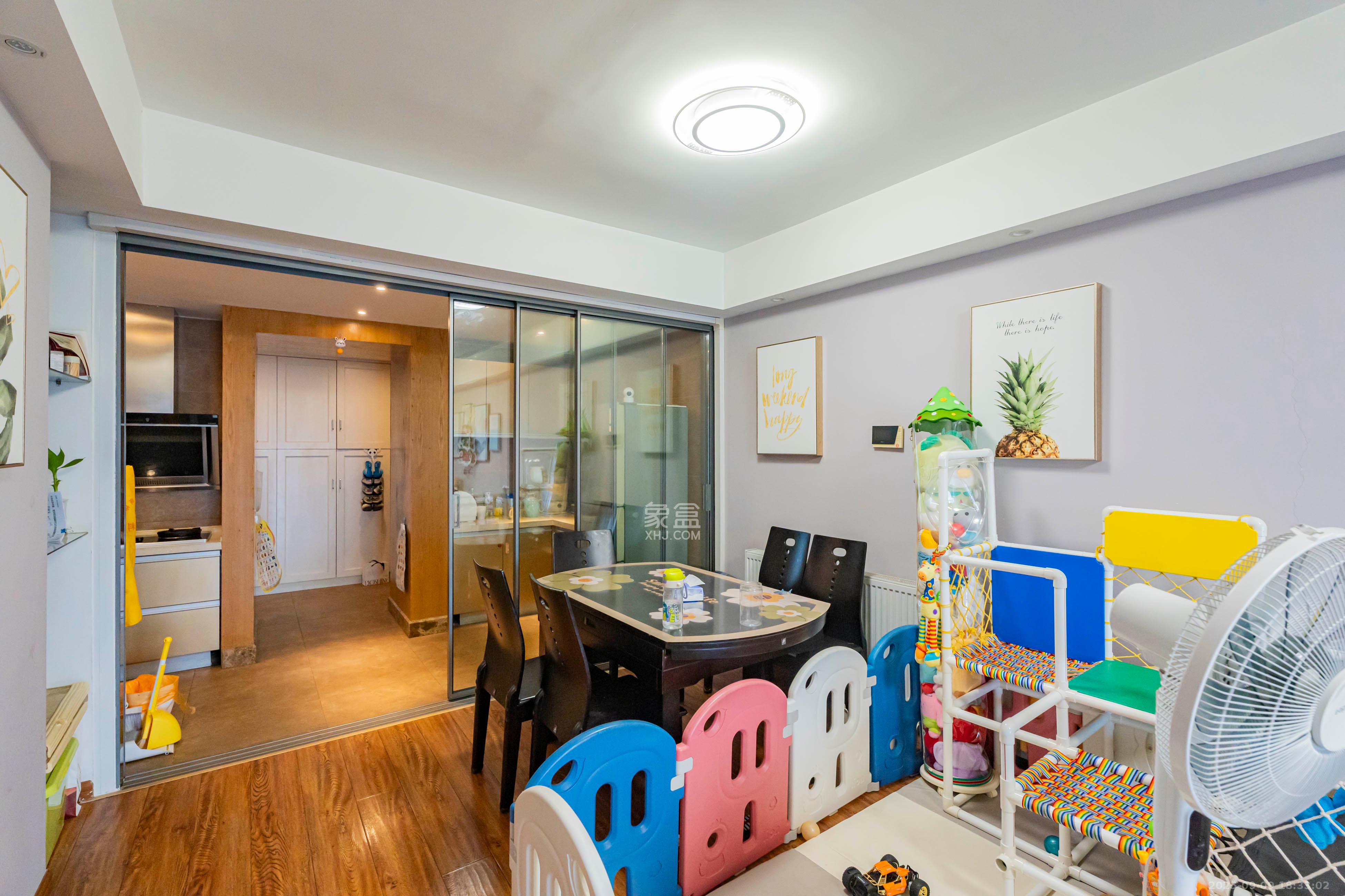 金色溪泉湾 2室2厅1卫 90.0万 金色溪泉湾 2室2厅1卫 90.0万客厅