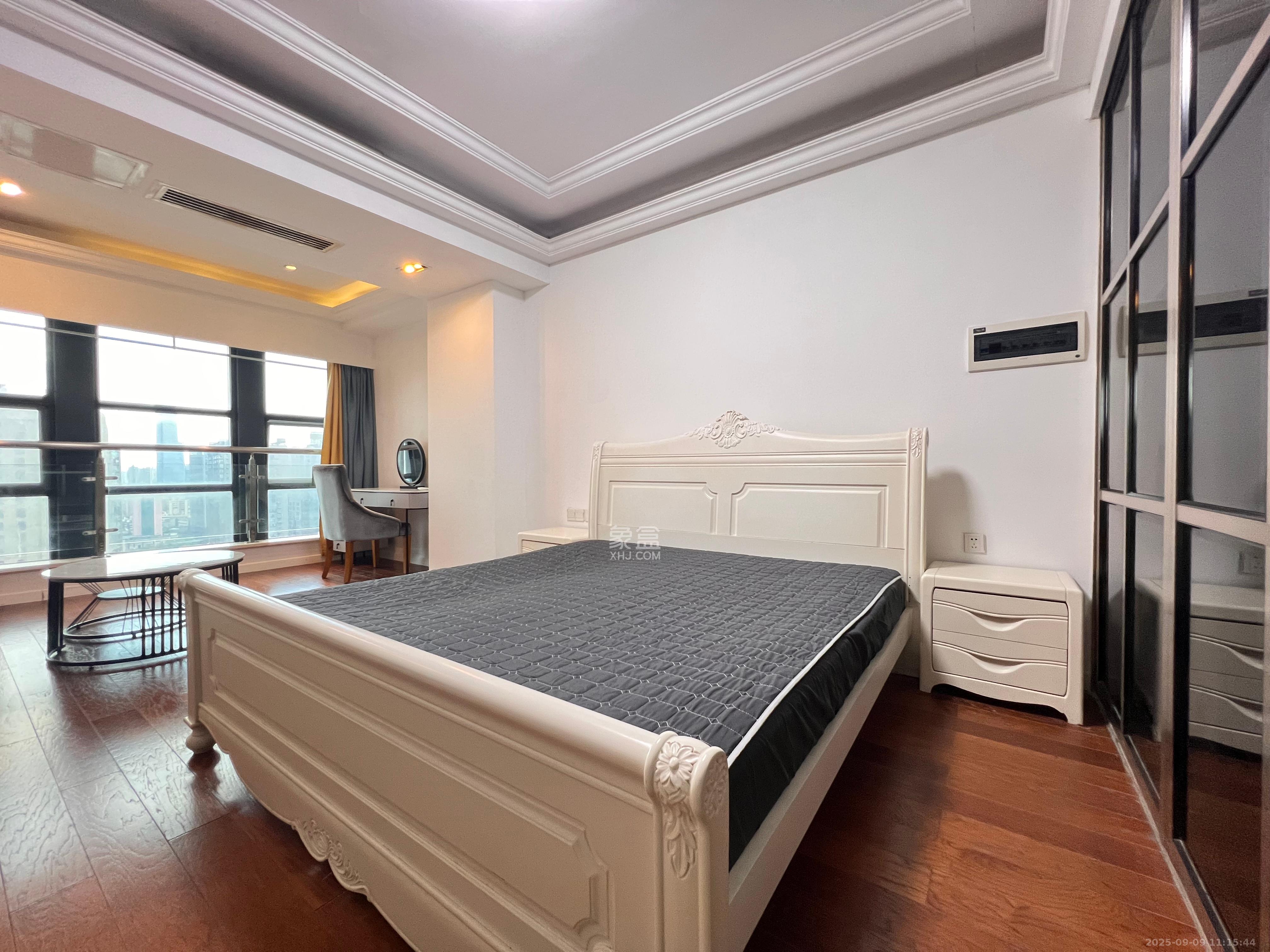 壹号公馆  1室1厅1卫    2050.0元/月 壹号公馆  1室1厅1卫    2050.0元/月室内图