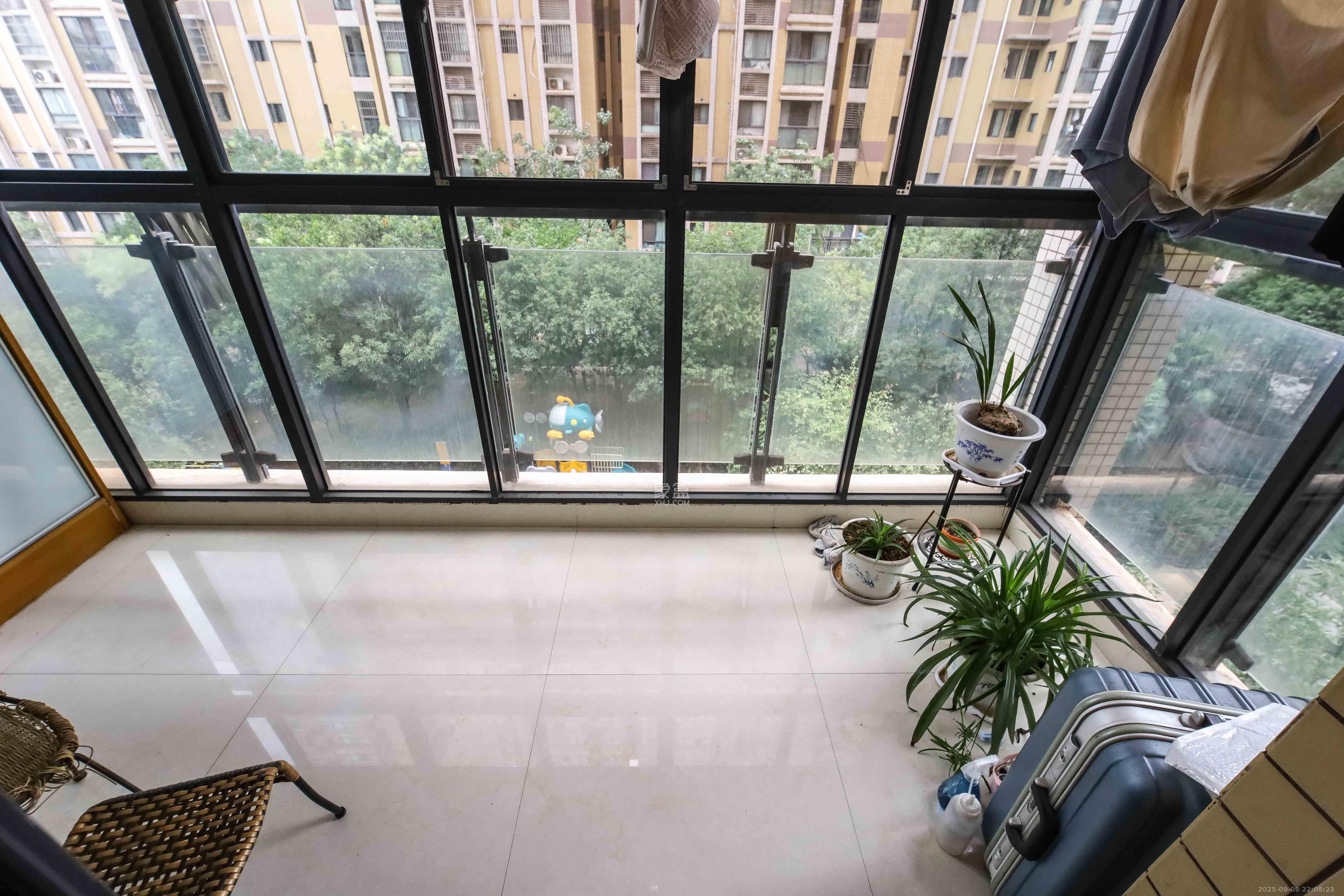 锦湘国际星城三期(锦绣苑) 3室2厅2卫 122.0万 锦湘国际星城三期(锦绣苑) 3室2厅2卫 122.0万阳台