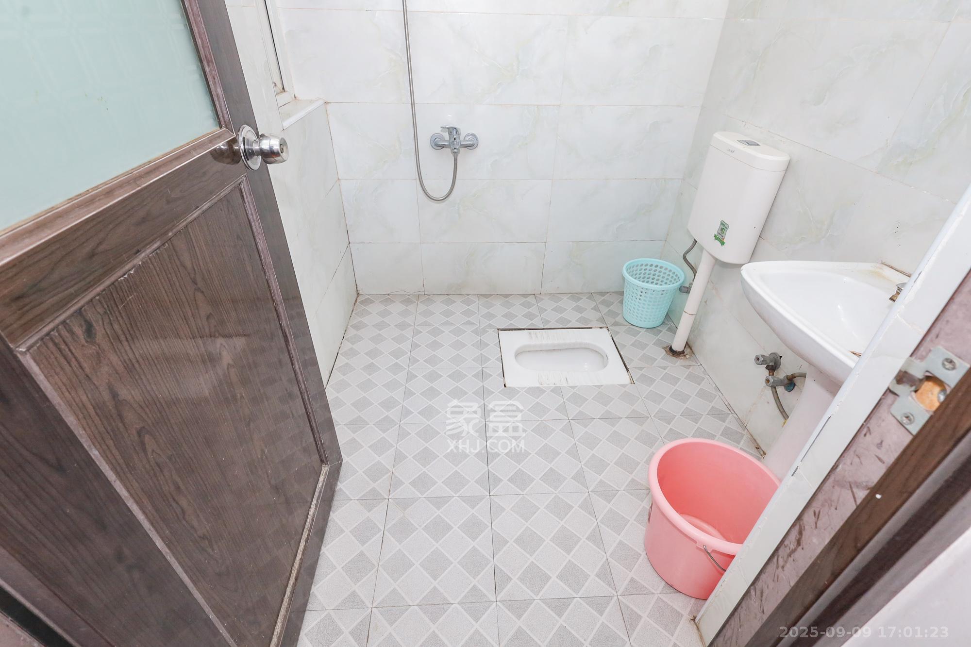 阳光新城 3室2厅2卫 105.0万 阳光新城 3室2厅2卫 105.0万卫生间