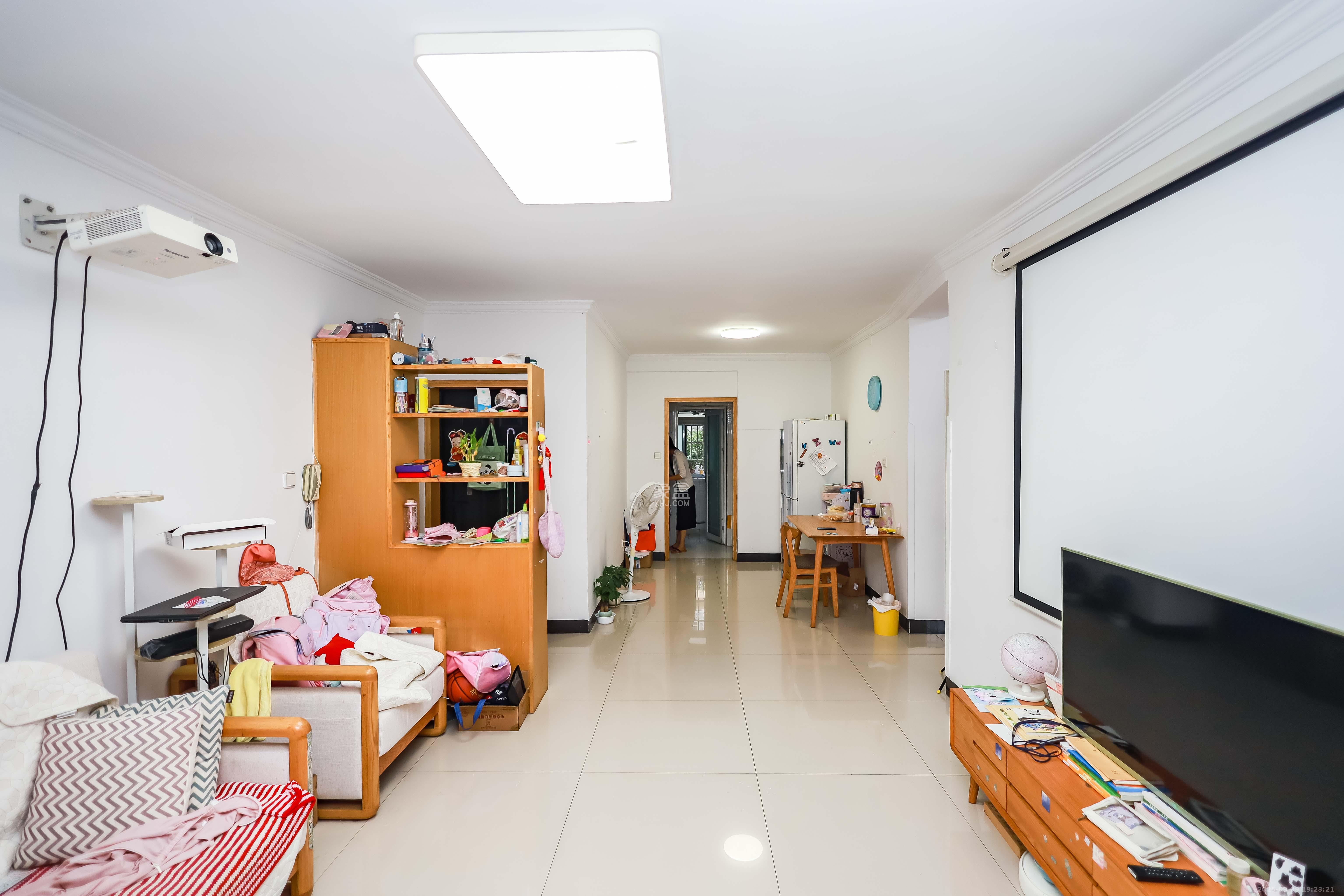 咸嘉新村悦峰园 2室2厅1卫 70.0万 咸嘉新村悦峰园 2室2厅1卫 70.0万客厅