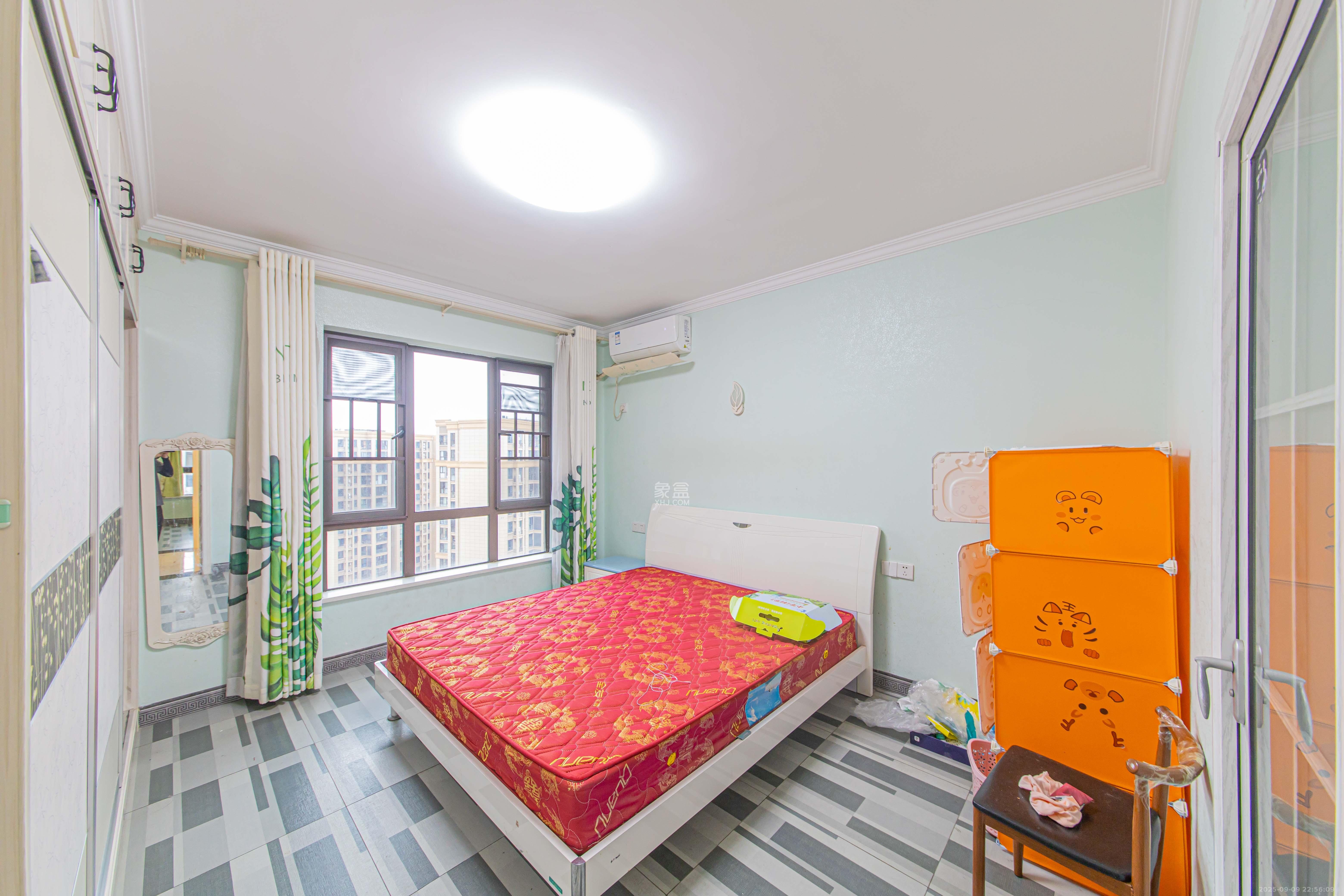 鑫远悦城（鑫远悦时代）  4室2厅2卫    117.0万卧室