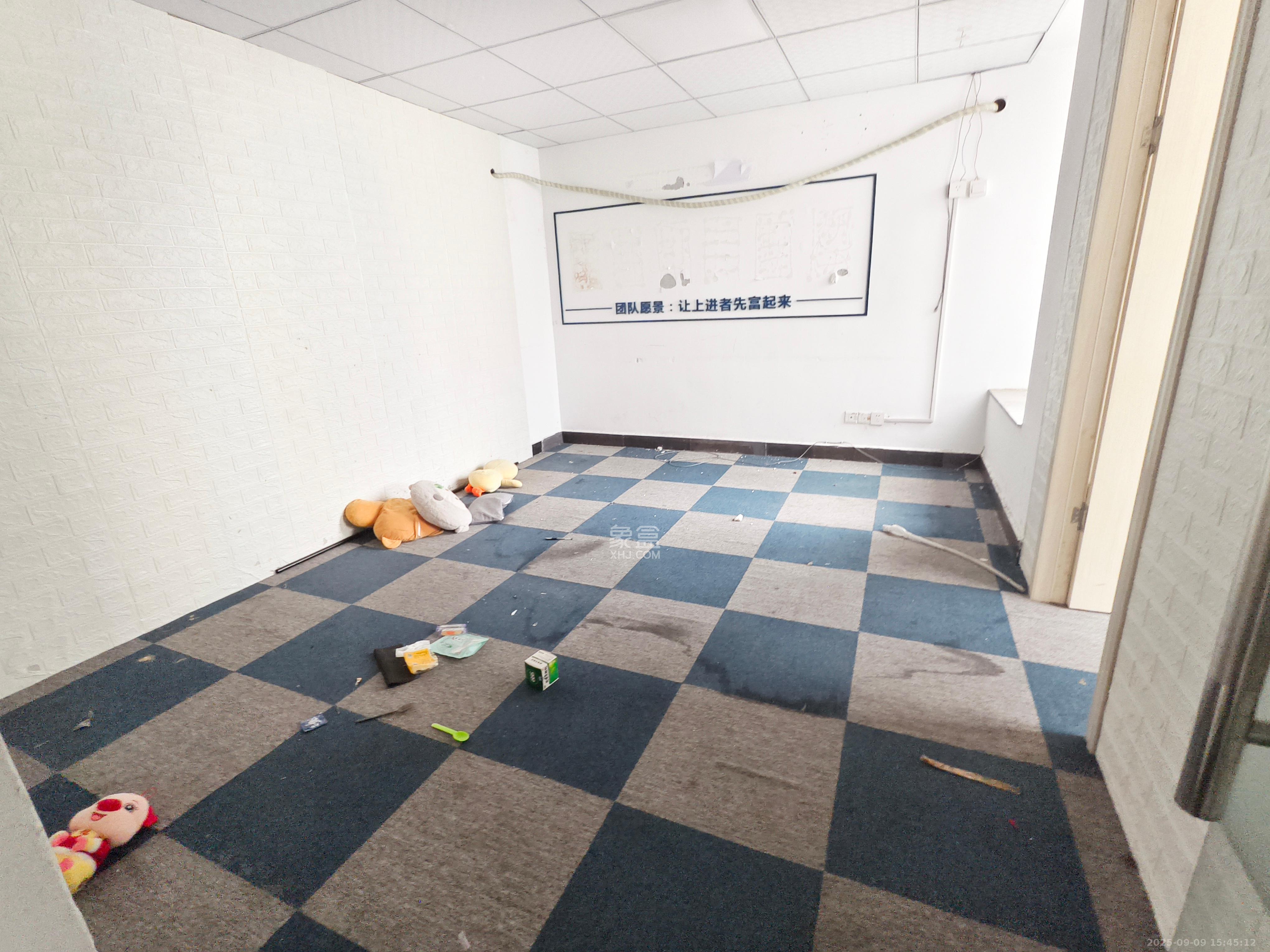 都市阳光大厦 6室2厅2卫 3700.0元/月 都市阳光大厦 6室2厅2卫 3700.0元/月室内图