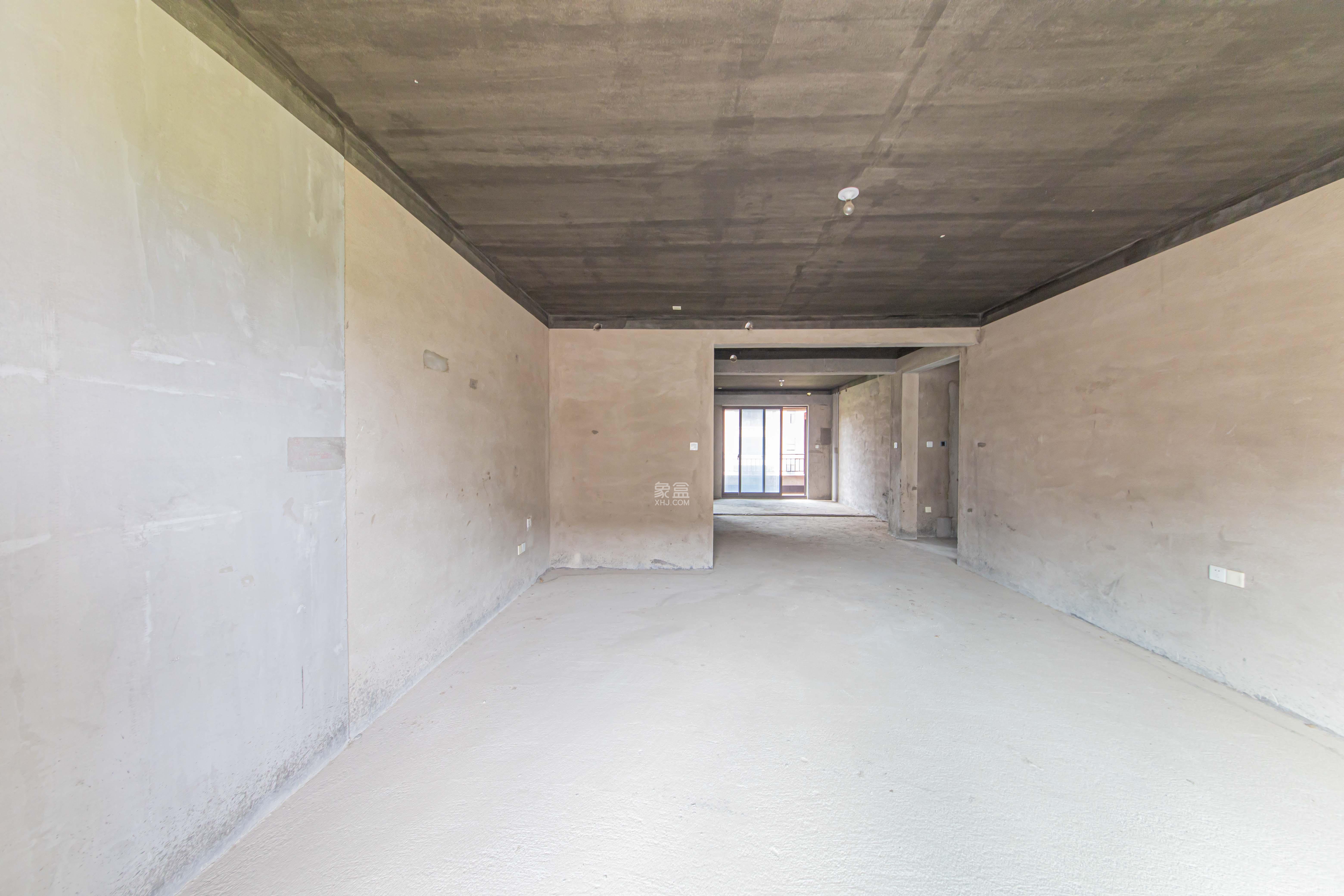 鑫远紫樾香山一期  5室2厅2卫    500.0万 鑫远紫樾香山一期  5室2厅2卫    500.0万客厅