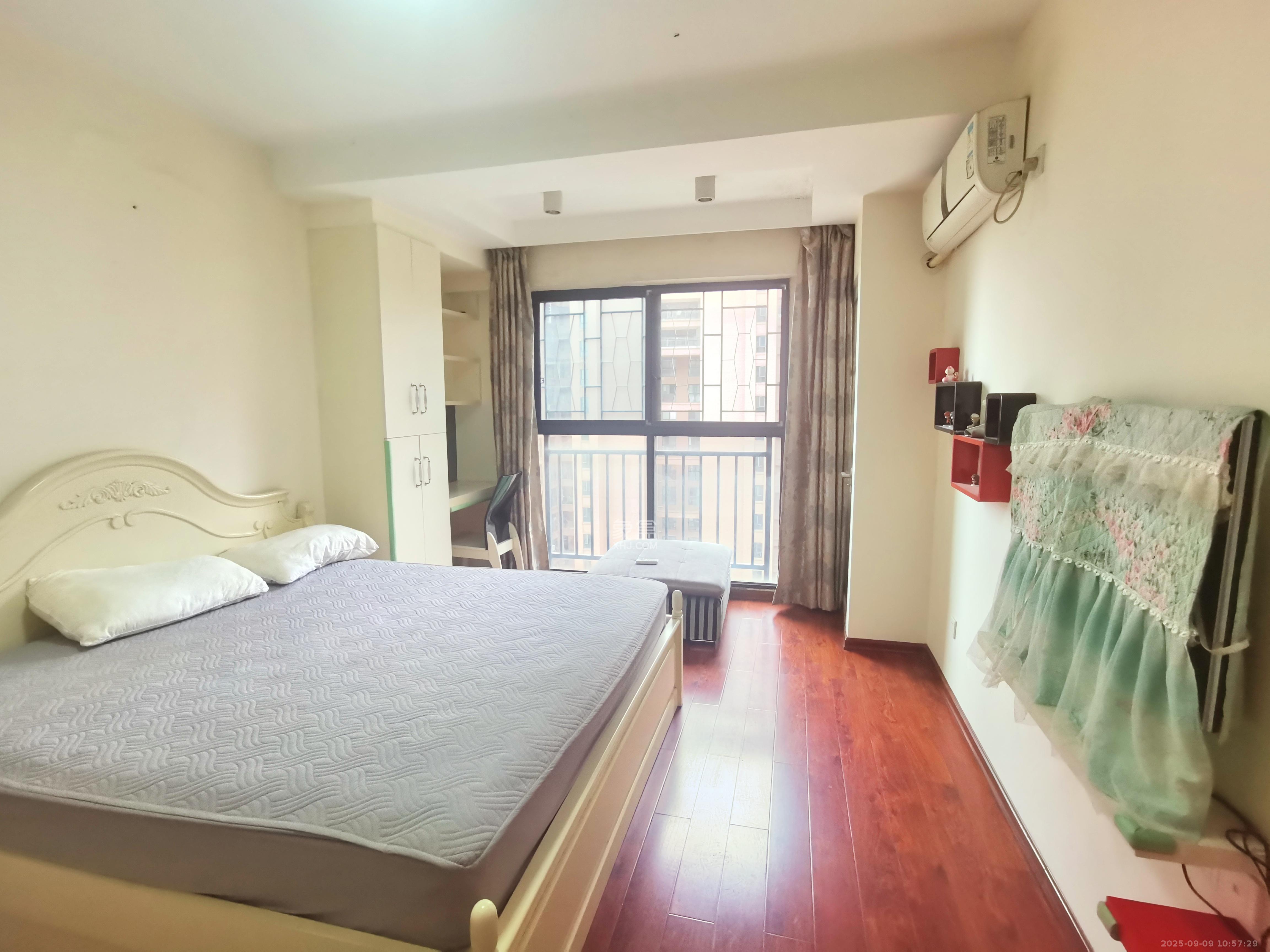 三一街区  2室2厅1卫   1600.00元/月室内图