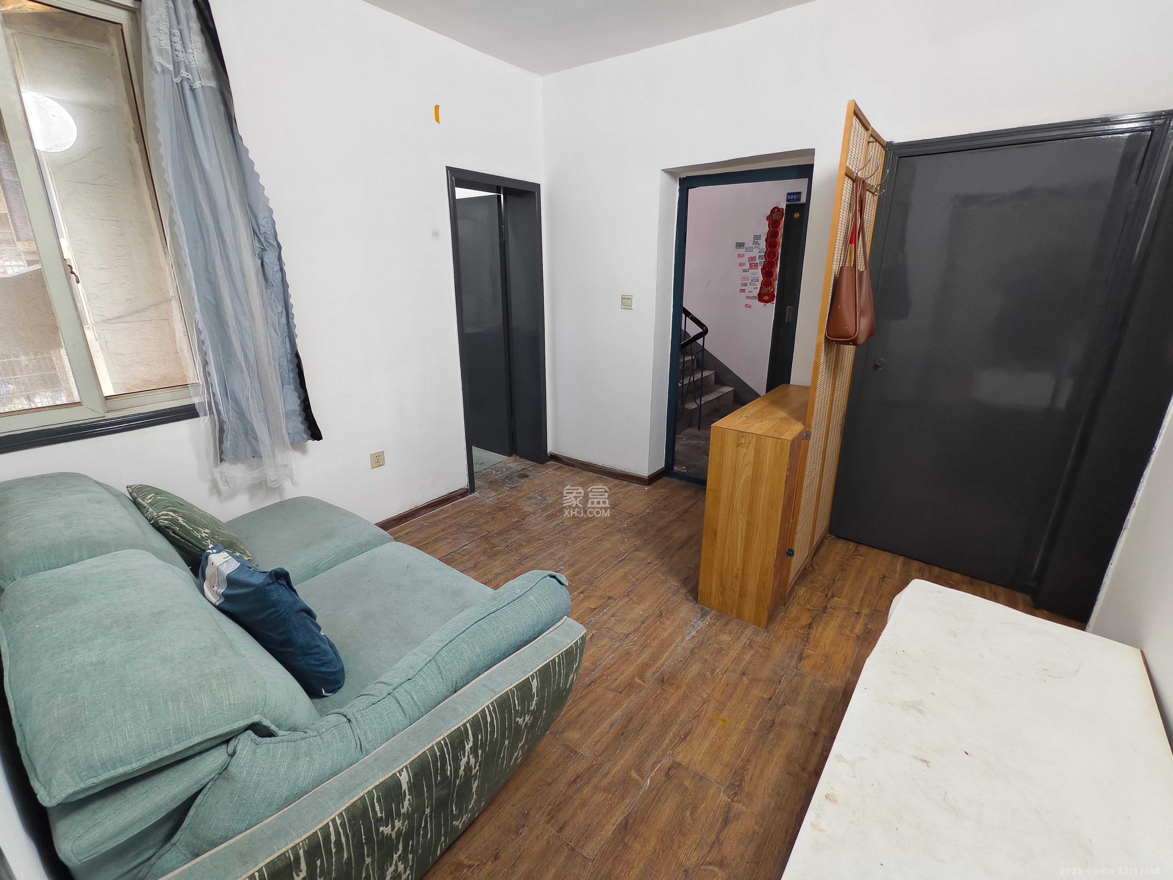 钟馗庙小区 2室2厅1卫 1200.0元/月 钟馗庙小区 2室2厅1卫 1200.0元/月室内图