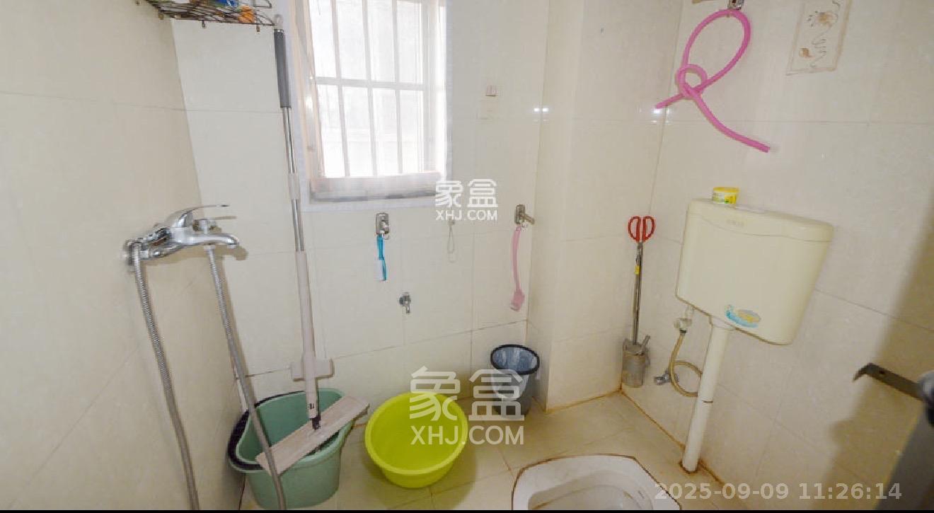 华银园  2室1厅1卫    2000.0元/月 华银园  2室1厅1卫    2000.0元/月室内图