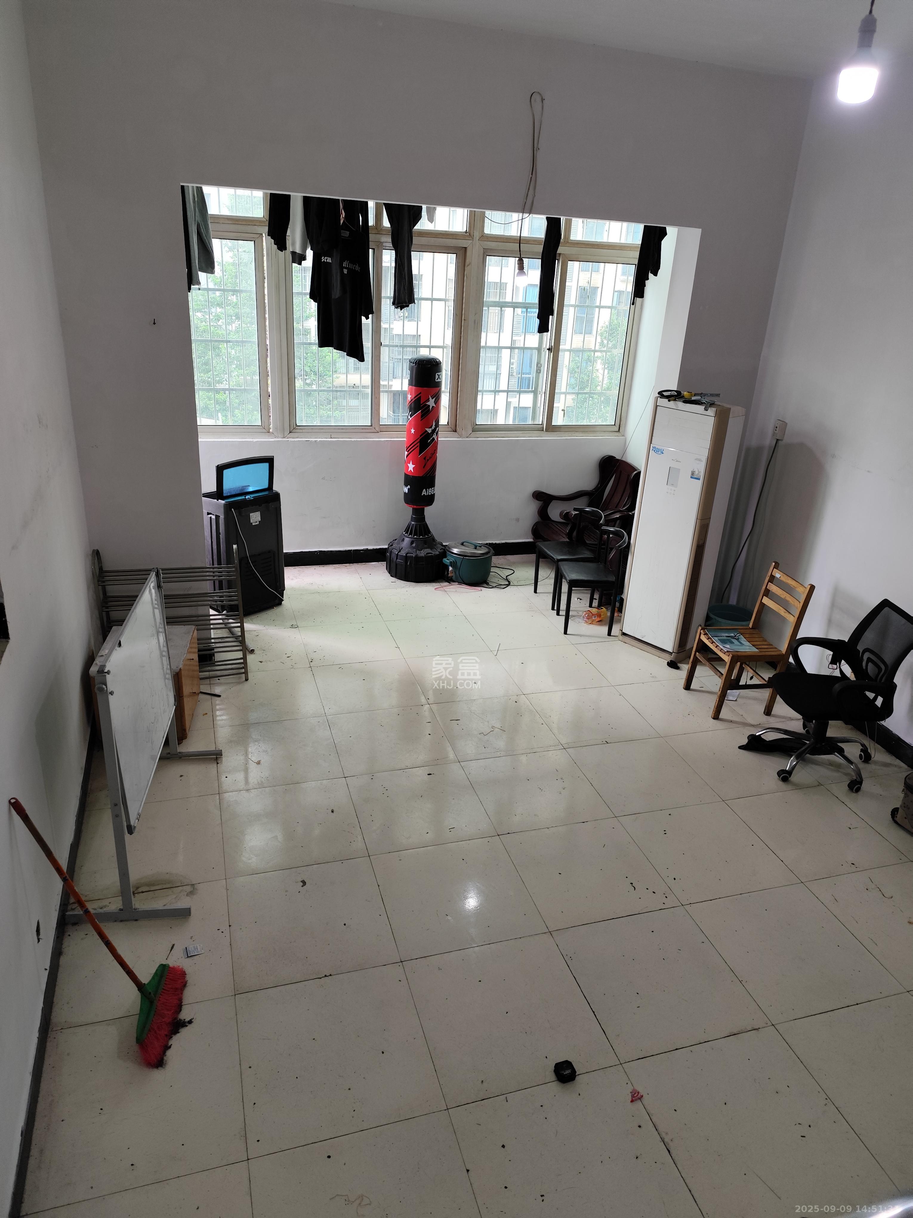 民基大厦 2室2厅1卫 2200.0元/月 民基大厦 2室2厅1卫 2200.0元/月室内图