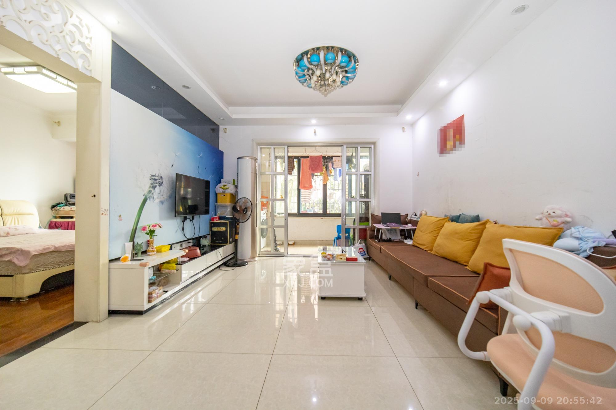 三一街区  3室2厅1卫    53.8万