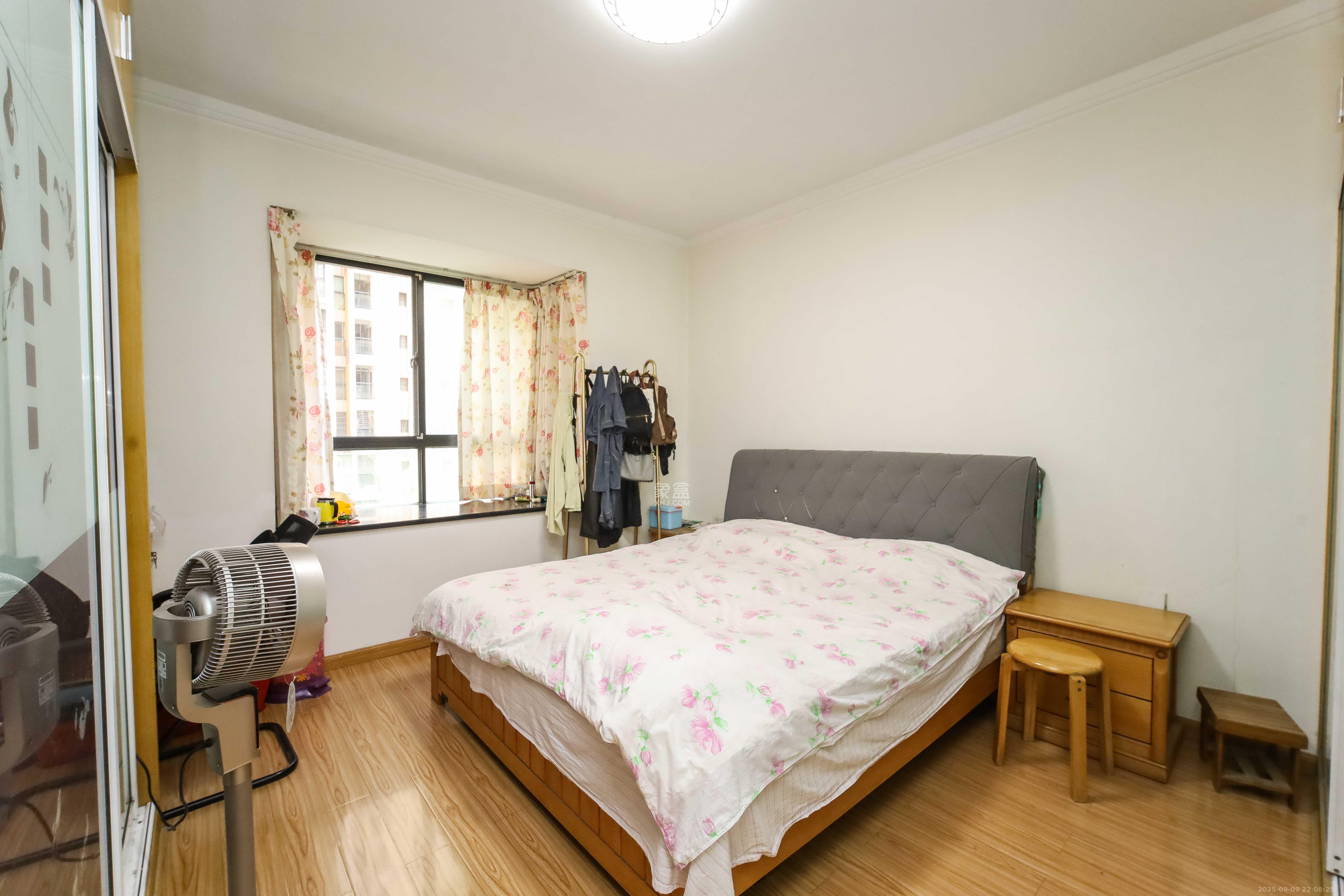 锦湘国际星城三期(锦绣苑) 3室2厅2卫 122.0万 锦湘国际星城三期(锦绣苑) 3室2厅2卫 122.0万卧室