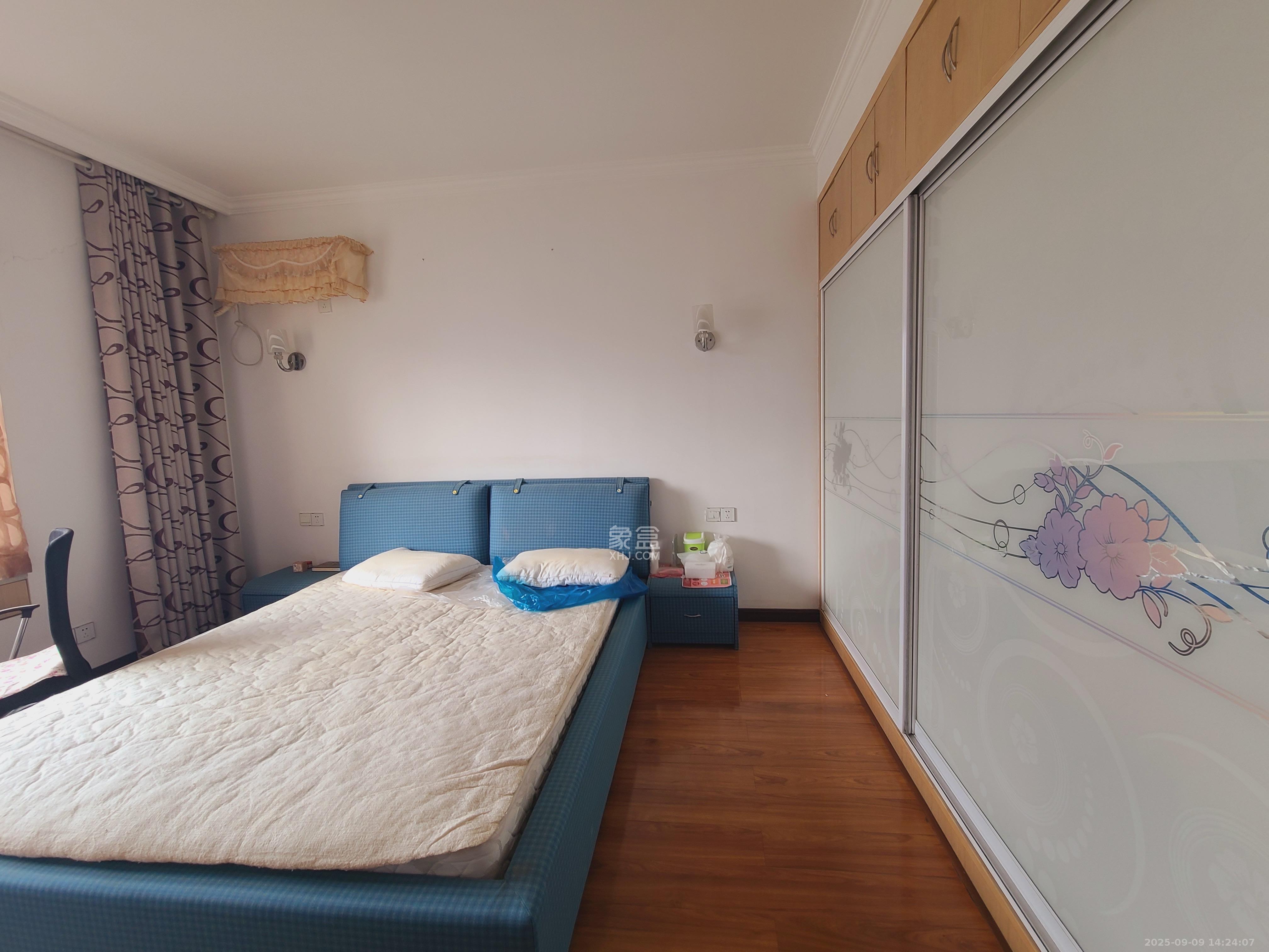 星城书香苑(星城书院)  3室2厅2卫    3500.0元/月 星城书香苑(星城书院)  3室2厅2卫    3500.0元/月室内图